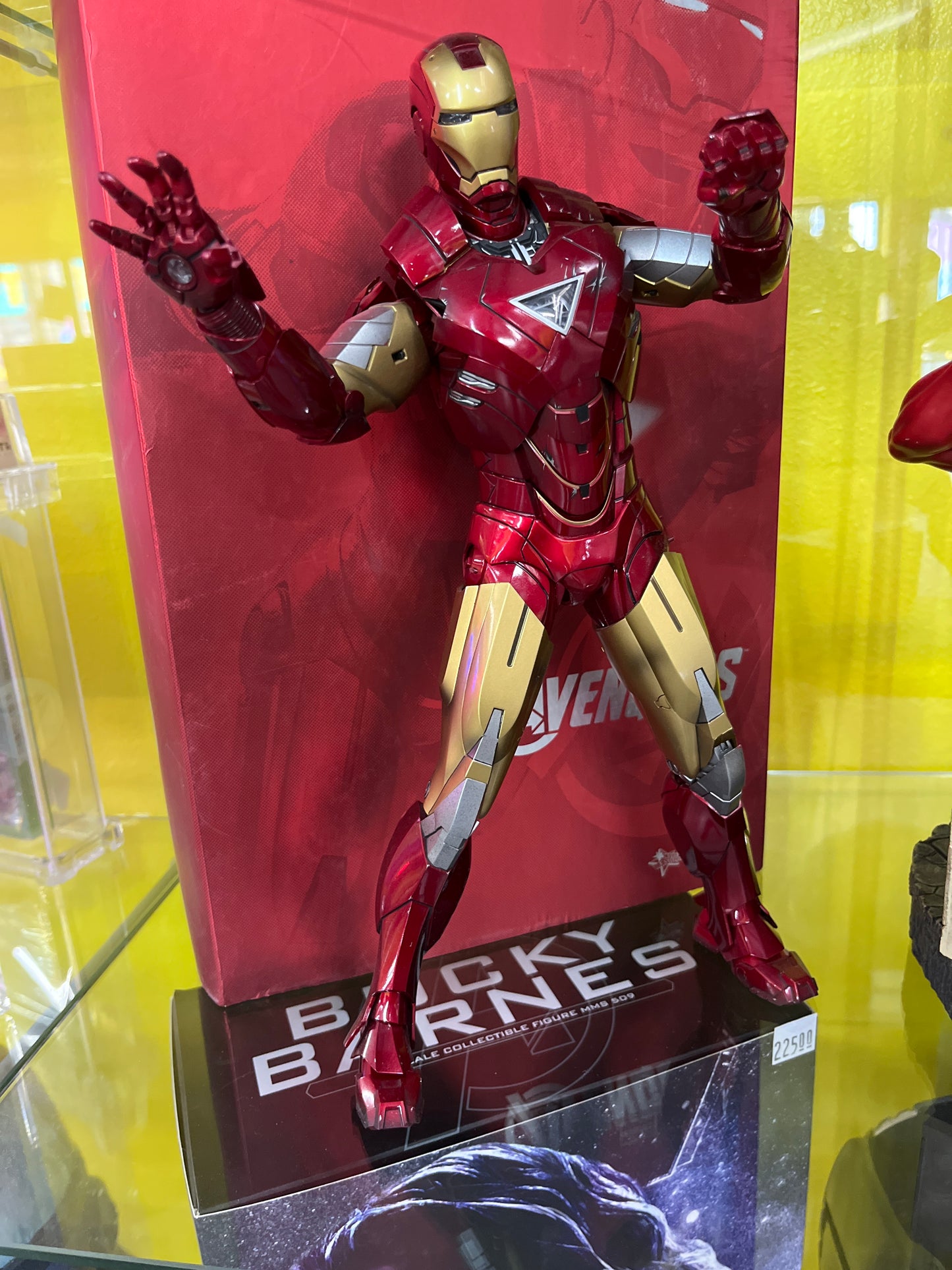 Hot Toys Marvel Avengers Ironman Mark VI collectible figure