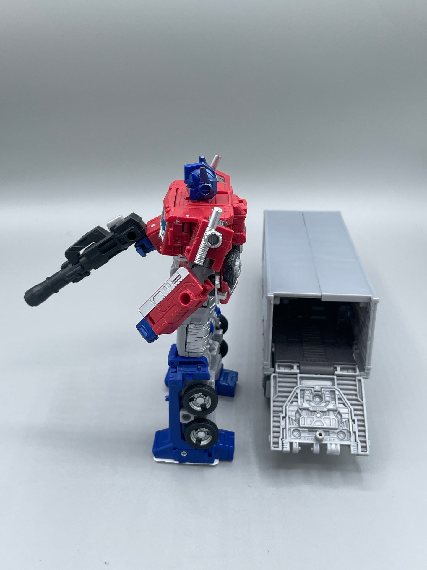 TRANSFORMERS GENERATIONS - WAR FOR CYBERTRON TRILOGY OPTIMUS PRIME HASBRO FIGURE
