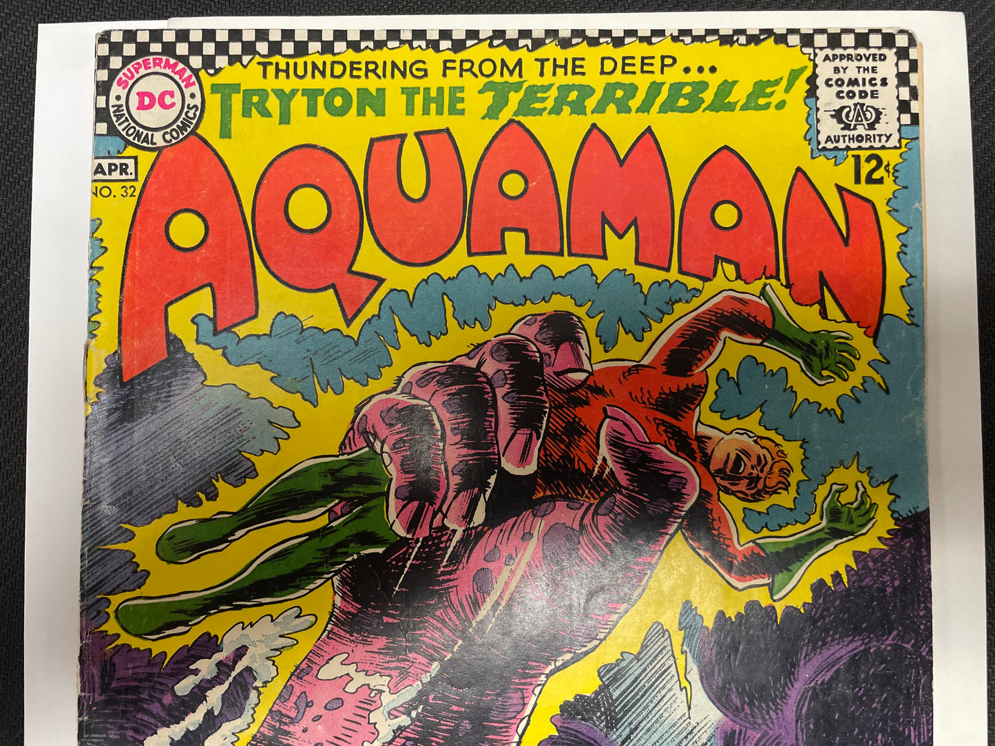 AQUAMAN #32 (1967 SILVER AGE DC KEY COMIC, 2nd APPEARANCE OF OCEAN MASTER!) VG+/FINE