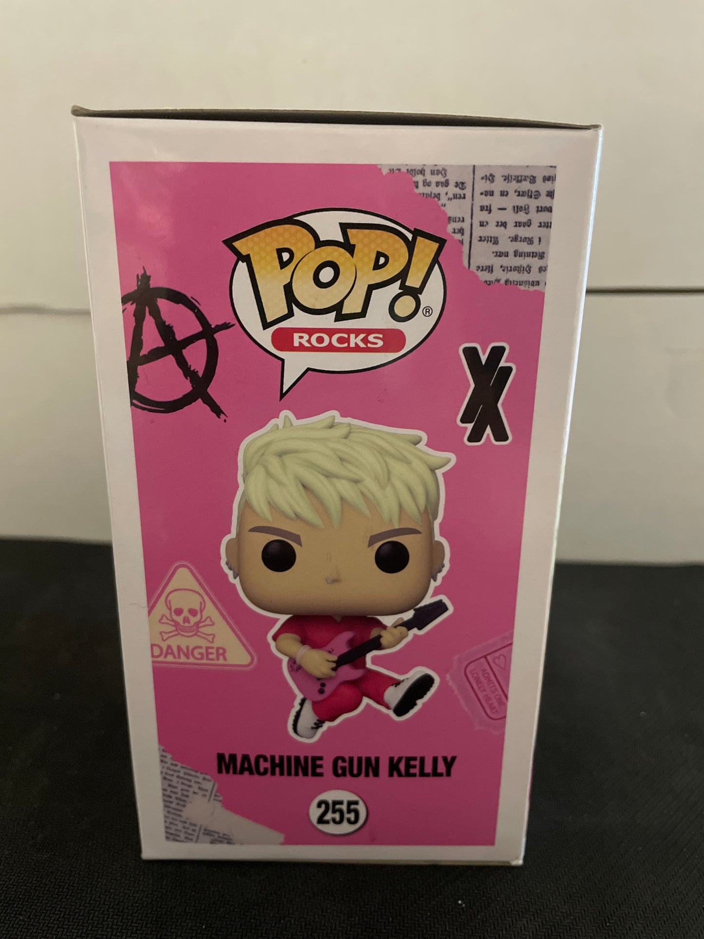 FUNKO POP ROCKS! MACHINE GUN KELLY #255 (2021 EXCELLENT CONDITION!)