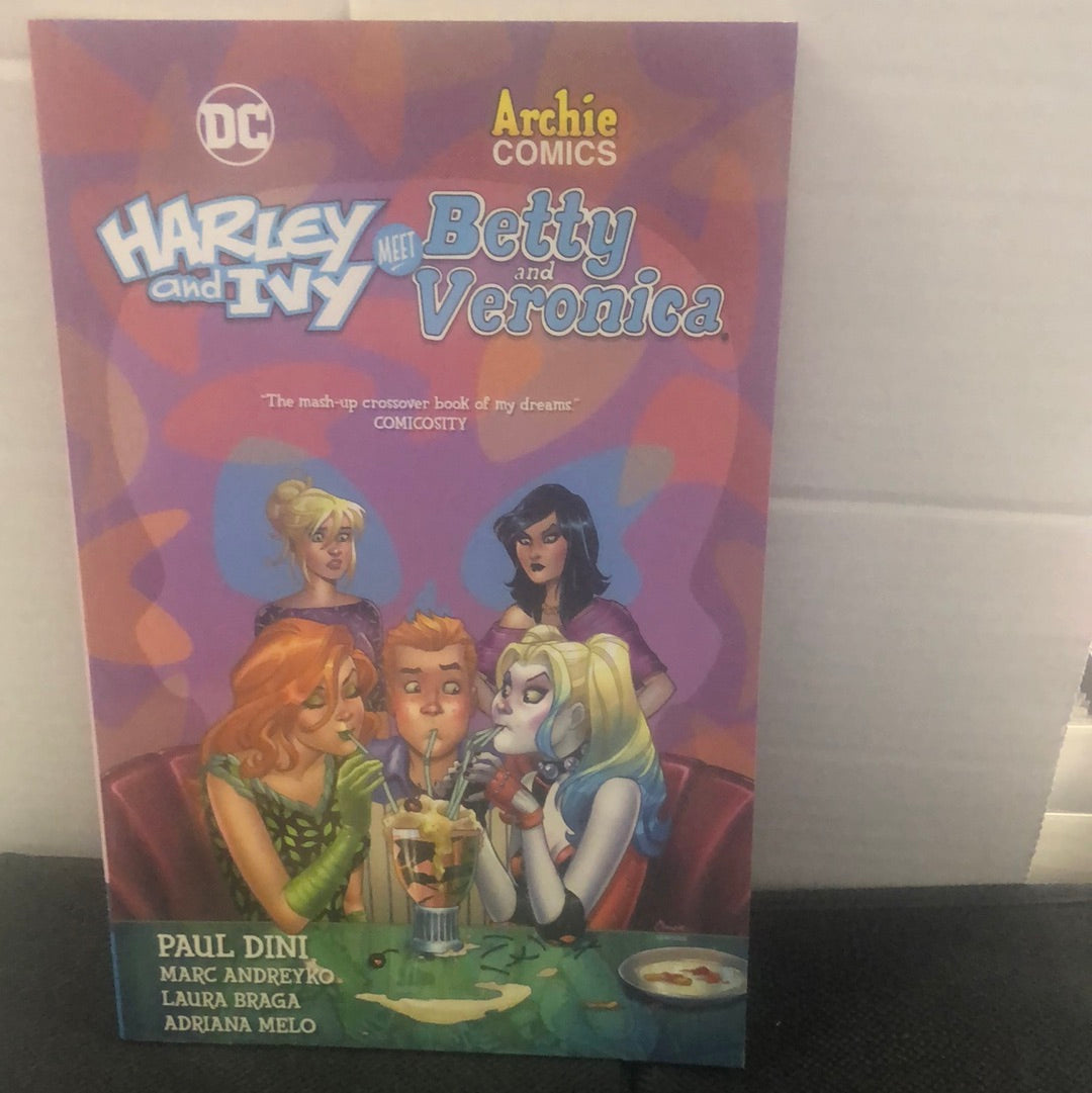 DC COMICS HARLEY AND IVY MEET BETTY AND VERONICA TRADE(2019)