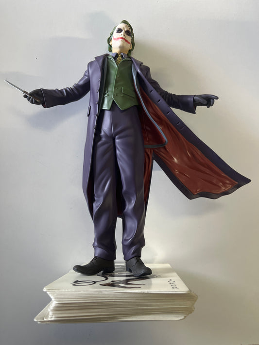 THE DARK KNIGHT JOKER THE JOKER STATUE DC DIRECT “10 TALL X 10” WIDE X 6” DEEP
