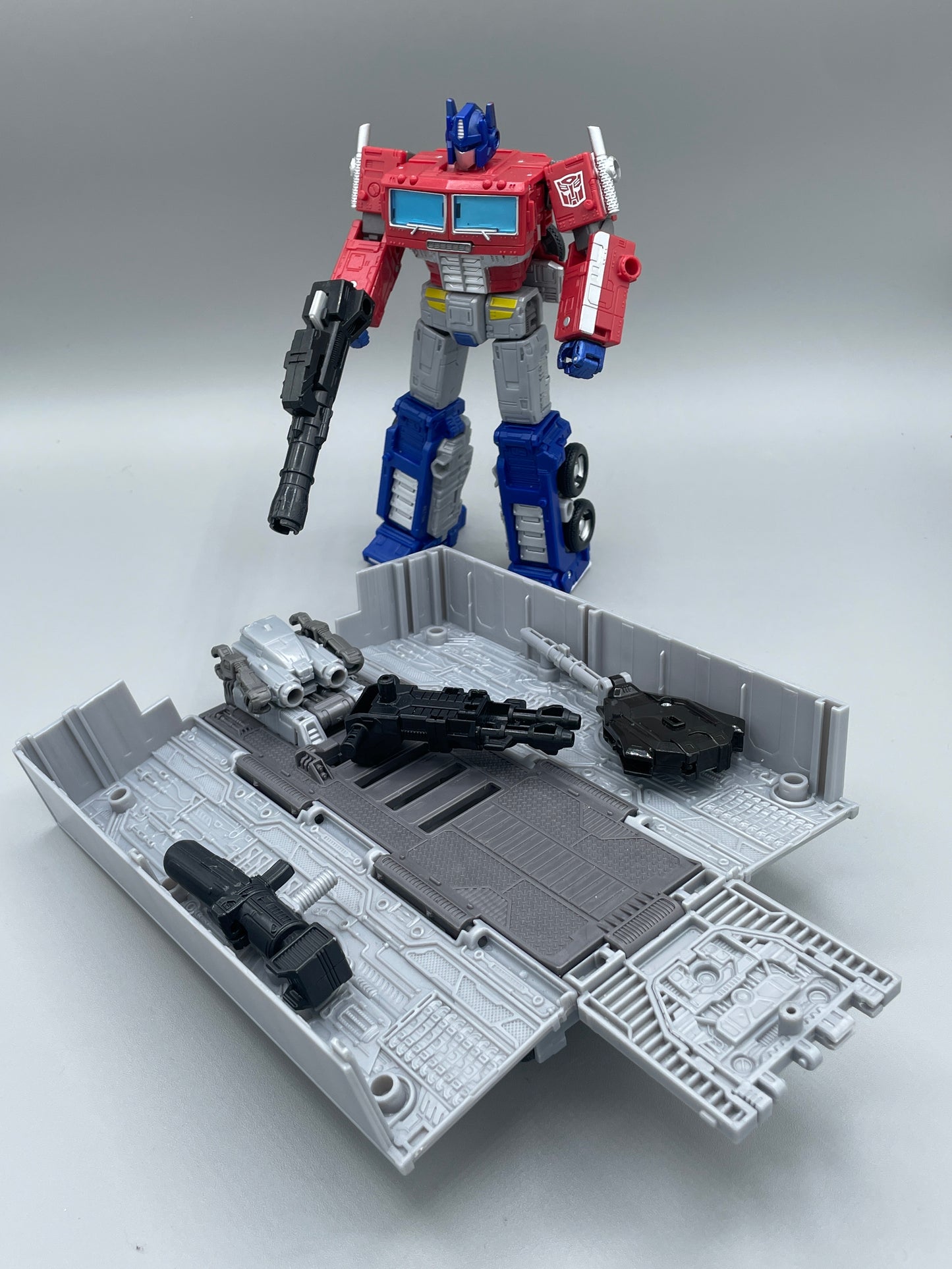 TRANSFORMERS GENERATIONS - WAR FOR CYBERTRON TRILOGY OPTIMUS PRIME HASBRO FIGURE