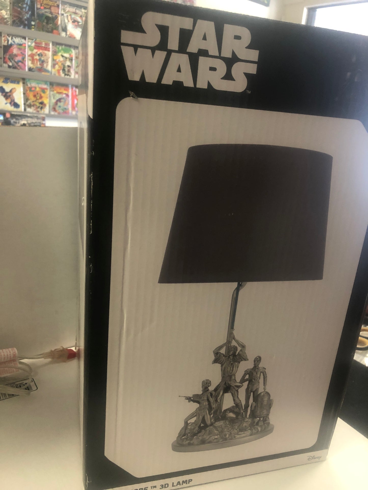 UKONIC STAR WARS A NEW HOPE 3D LAMP  EXCELLENT CONDITION COMES WITH BOX BOX HAS SLIGHT BOX DAMAGE