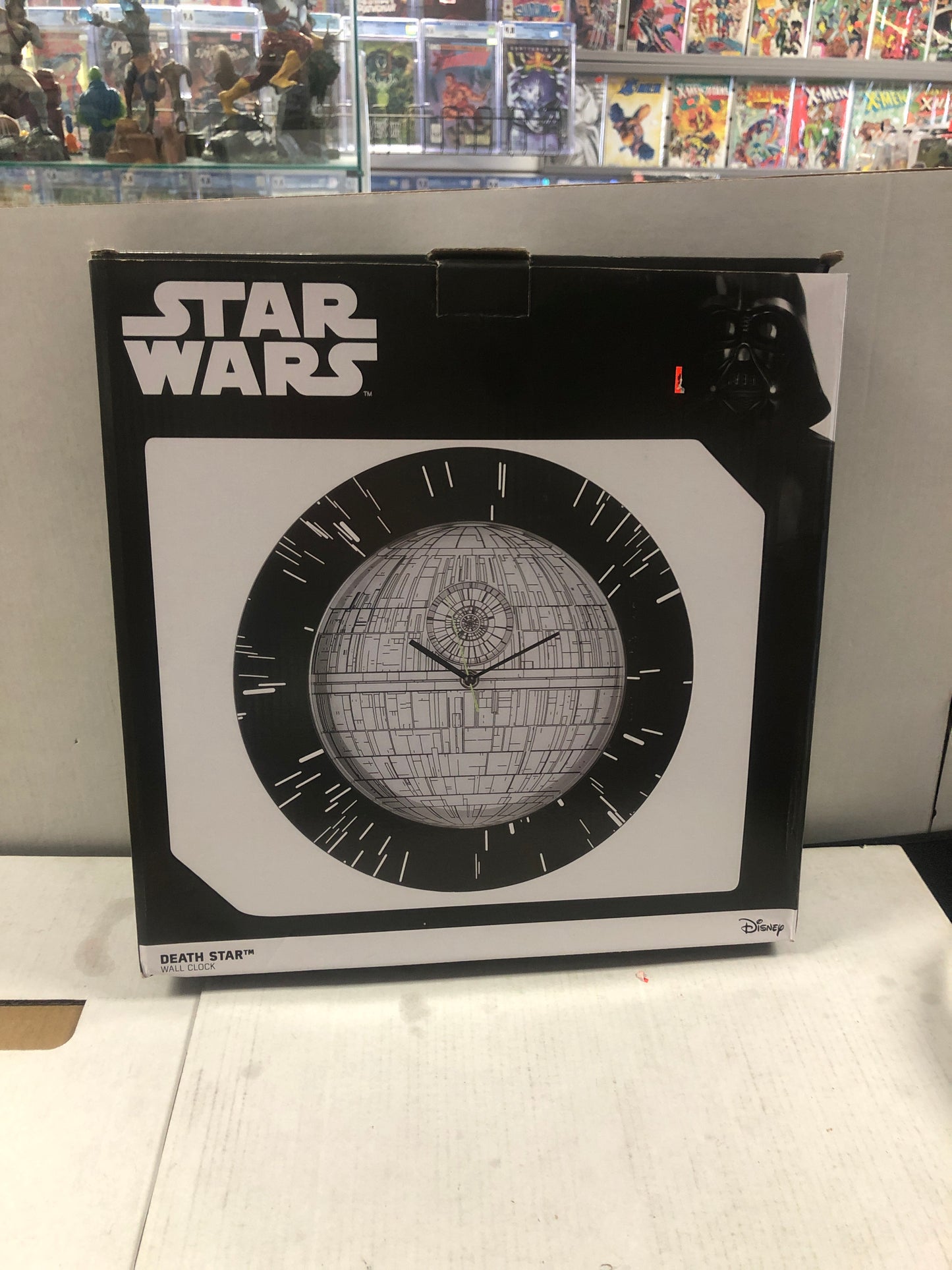 UKONIC STAR WARS DEATHSTAR WALL CLOCK OKAY CONDITION SMALL BOX DAMAGE ON BOTTOM OF BOX