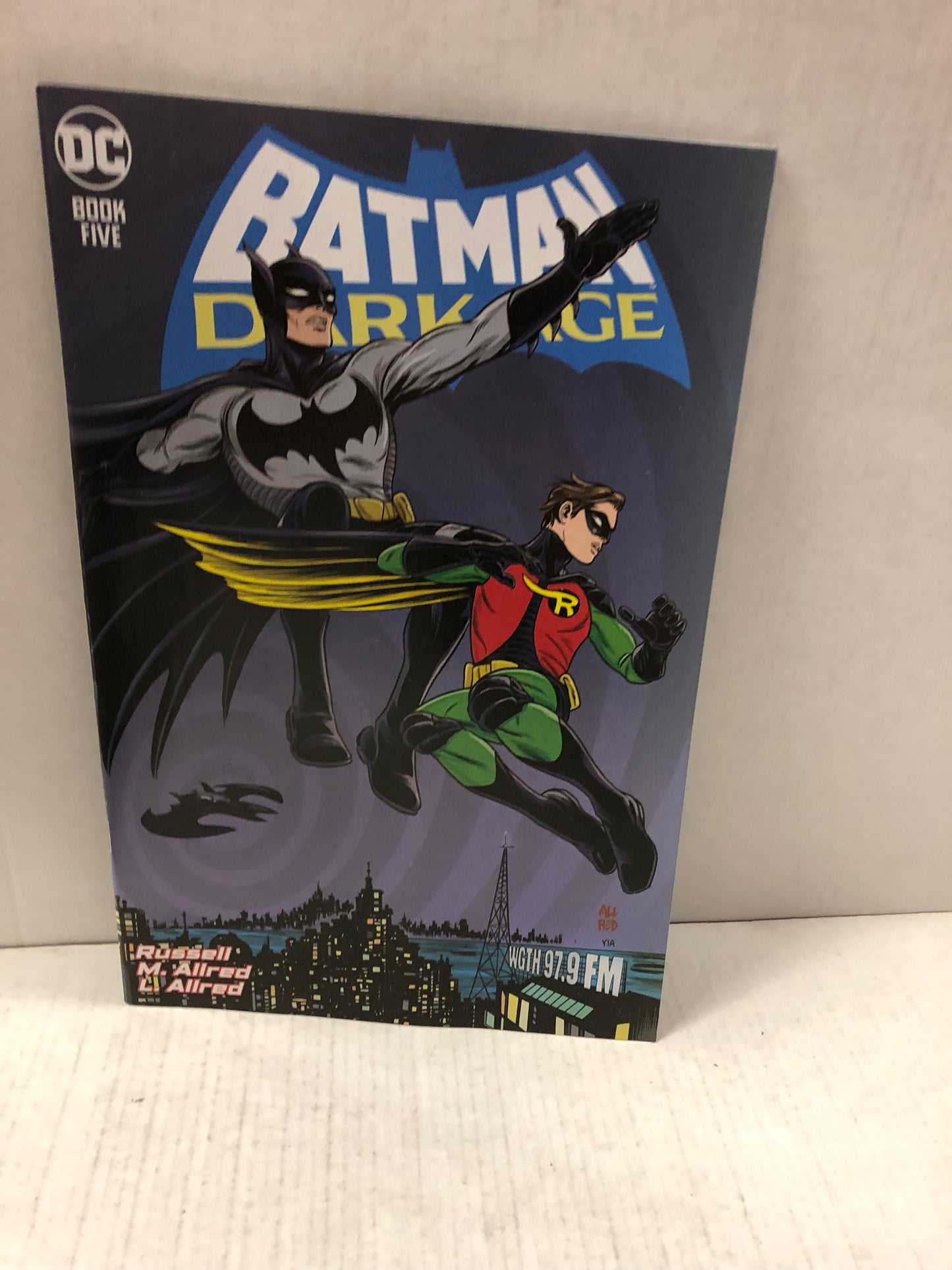 DC COMICS BATMAN DARK AGES 5