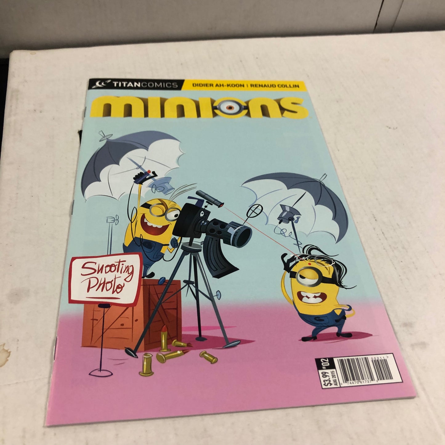 TITAN COMICS MINIONS 2 NM