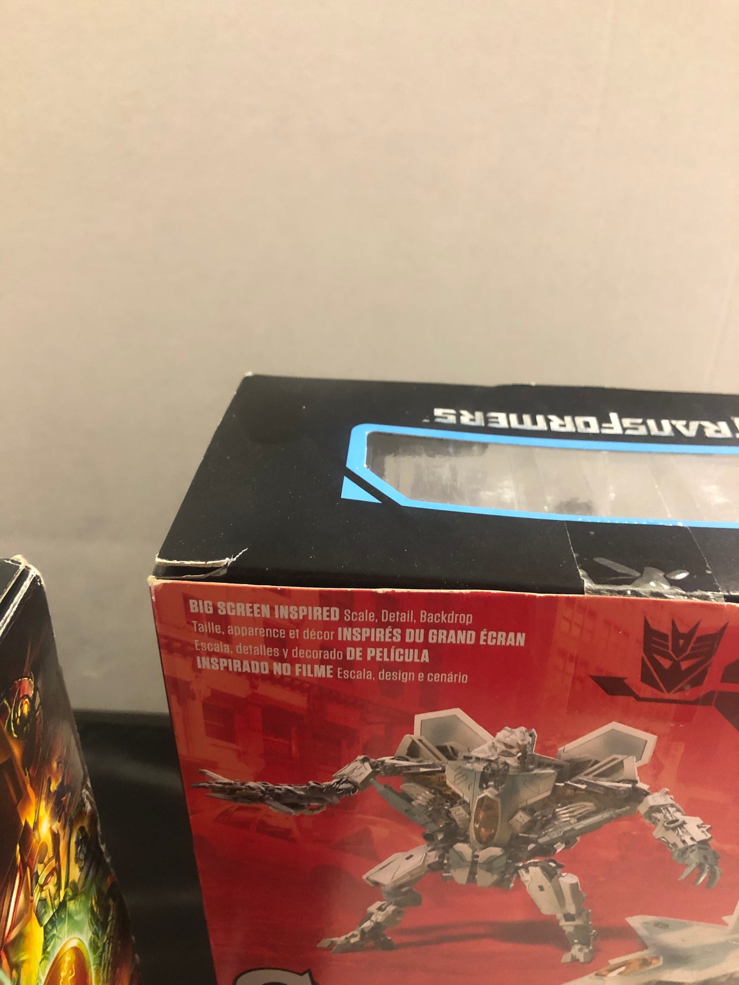 HASBRO TRANSFORMERS STUDIO SERIES STARSCREAM GOOD CONDITION TEAR ON TOP OF BOX