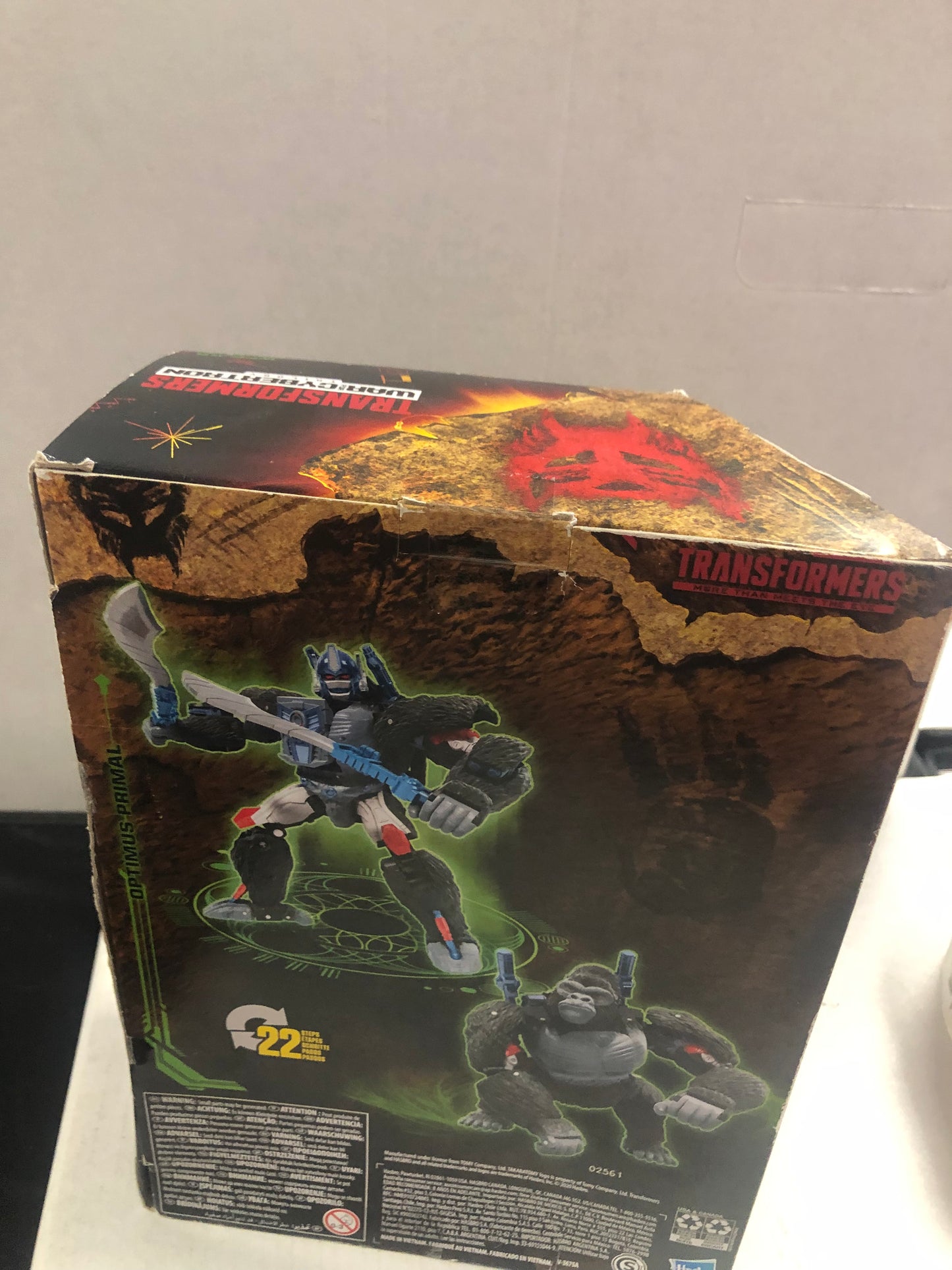 HASBRO TRANSFORMERS KINGDOM WAR FOR CYBERTRON TRILOGY OPTIMUS PRIMAL OKAY CONDITION TEAR ON FRONT OF BOX