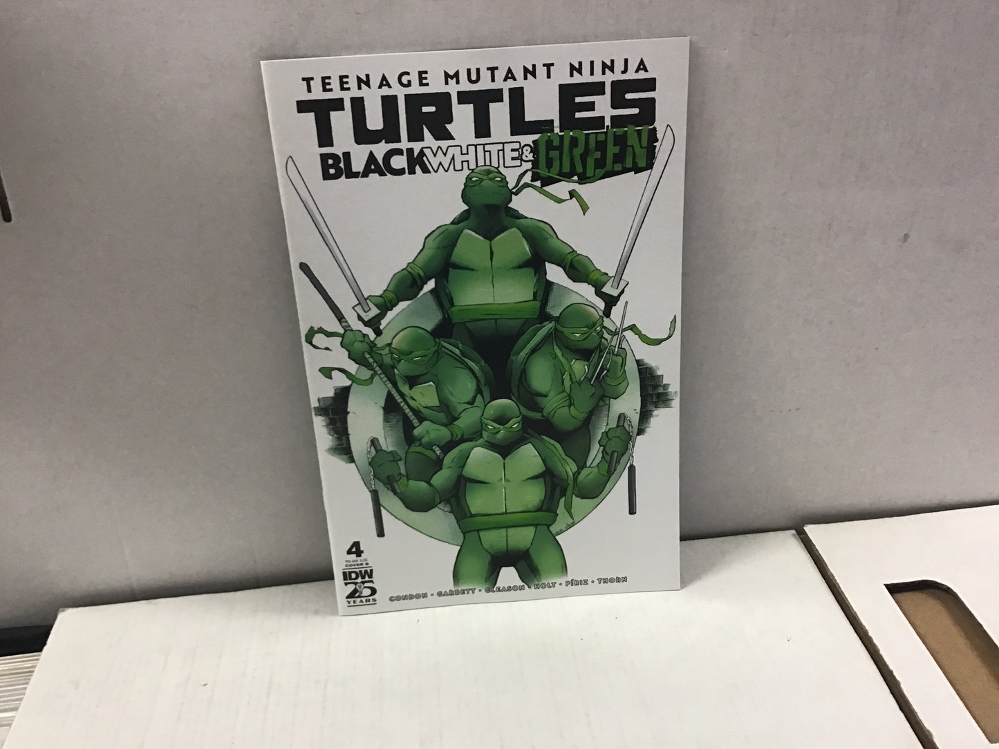 IDW PUBLISHING TEENAGE MUTANT NINJA TURTLES BLACK WHITE AND GREEN 4 VARIANT