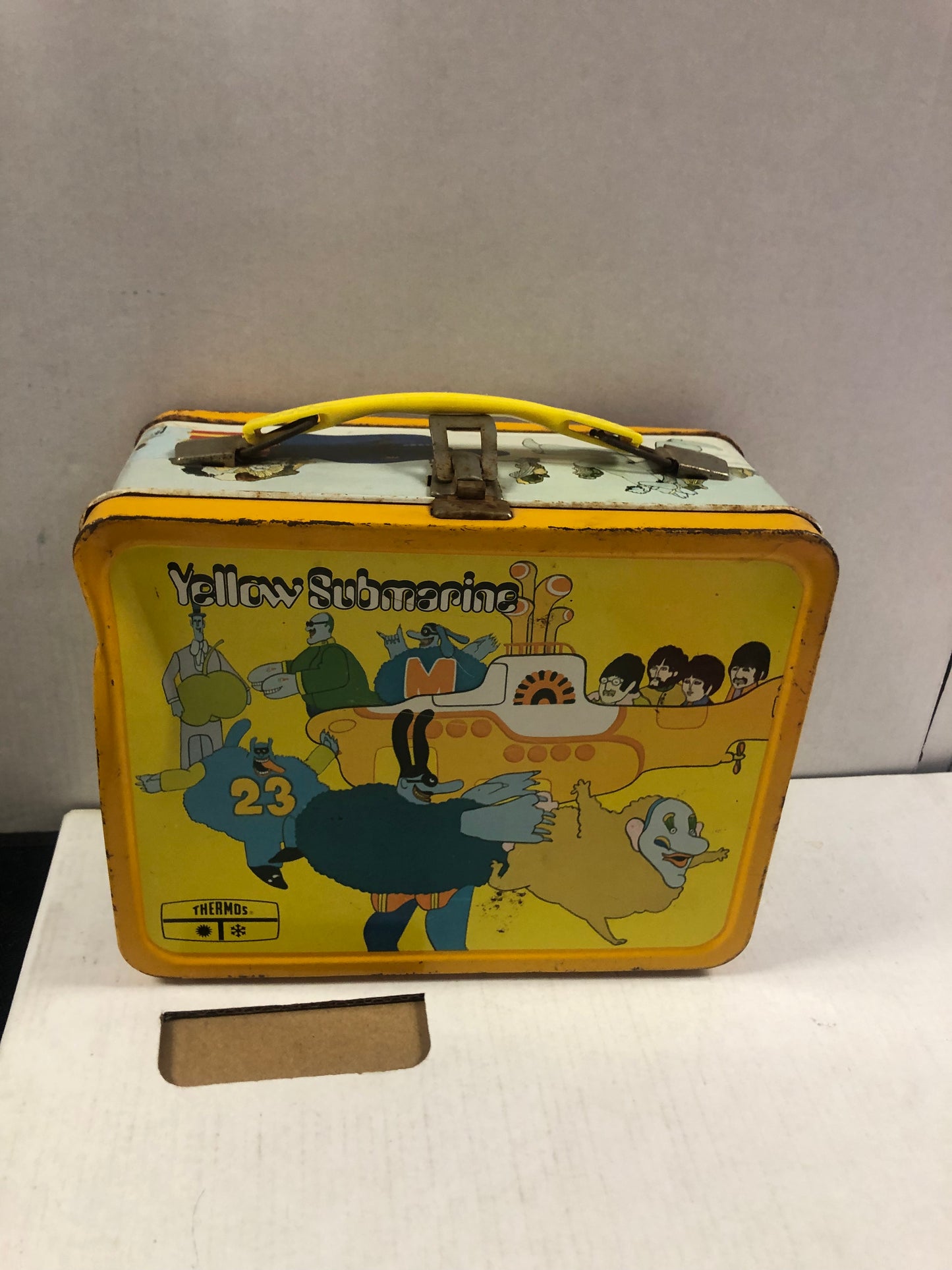 KING FEATURES BEATLES YELLOW SUBMARINE LUNCHBOX BOX NO THERMOS POOR CONDITION RUST ON LUNCHBOX