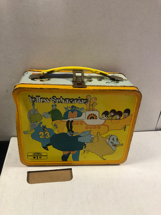 KING FEATURES BEATLES YELLOW SUBMARINE LUNCHBOX BOX NO THERMOS POOR CONDITION RUST ON LUNCHBOX