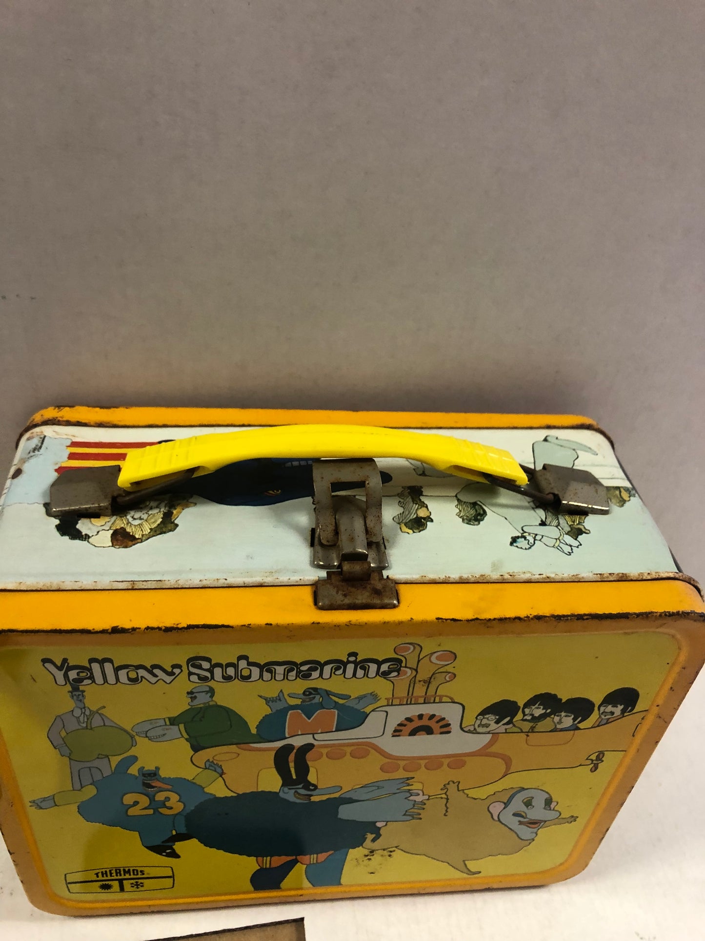 KING FEATURES BEATLES YELLOW SUBMARINE LUNCHBOX BOX NO THERMOS POOR CONDITION RUST ON LUNCHBOX