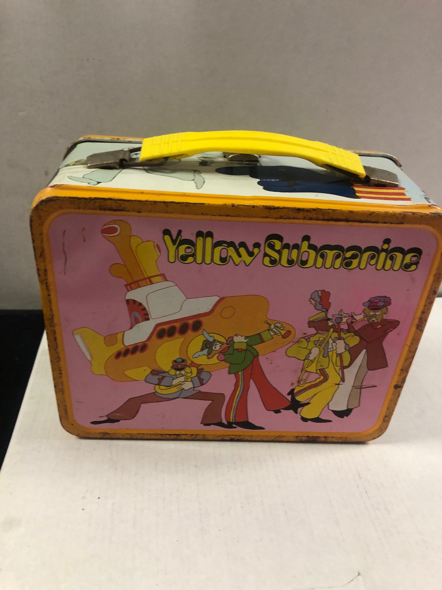 KING FEATURES BEATLES YELLOW SUBMARINE LUNCHBOX BOX NO THERMOS POOR CONDITION RUST ON LUNCHBOX