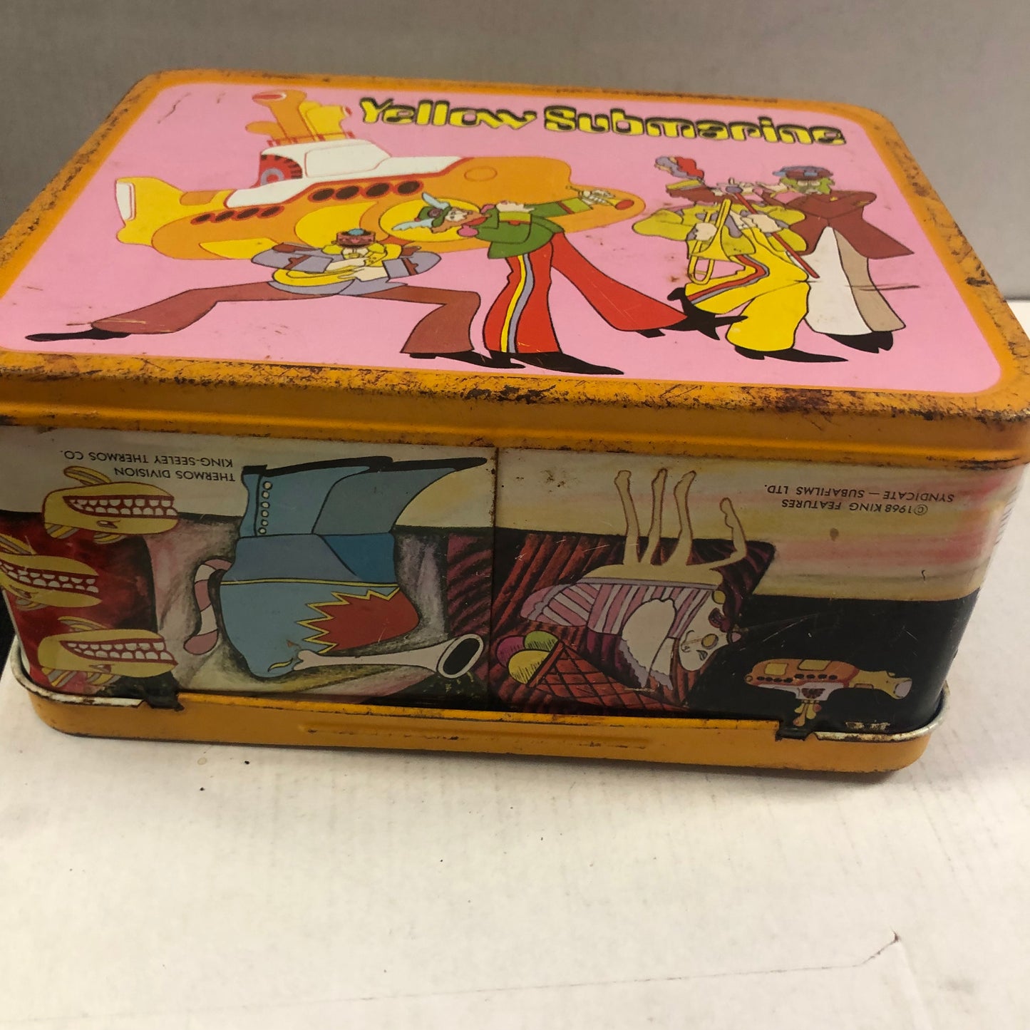 KING FEATURES BEATLES YELLOW SUBMARINE LUNCHBOX BOX NO THERMOS POOR CONDITION RUST ON LUNCHBOX