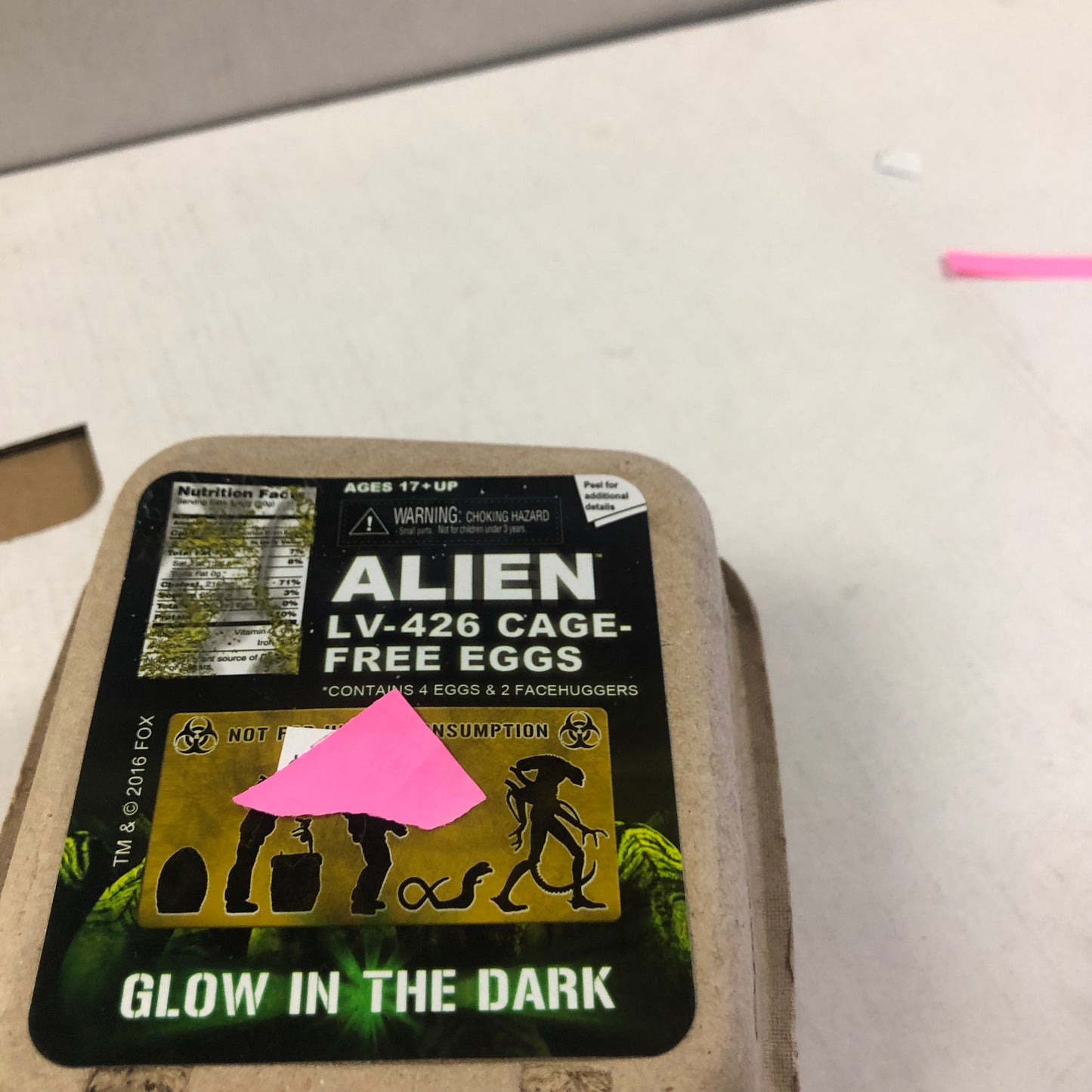 LOOTCRATE ALIEN CAGE FREE EGGS WITH EGG CARTON AND FACEHUGGER TOY GREAT CONDITION