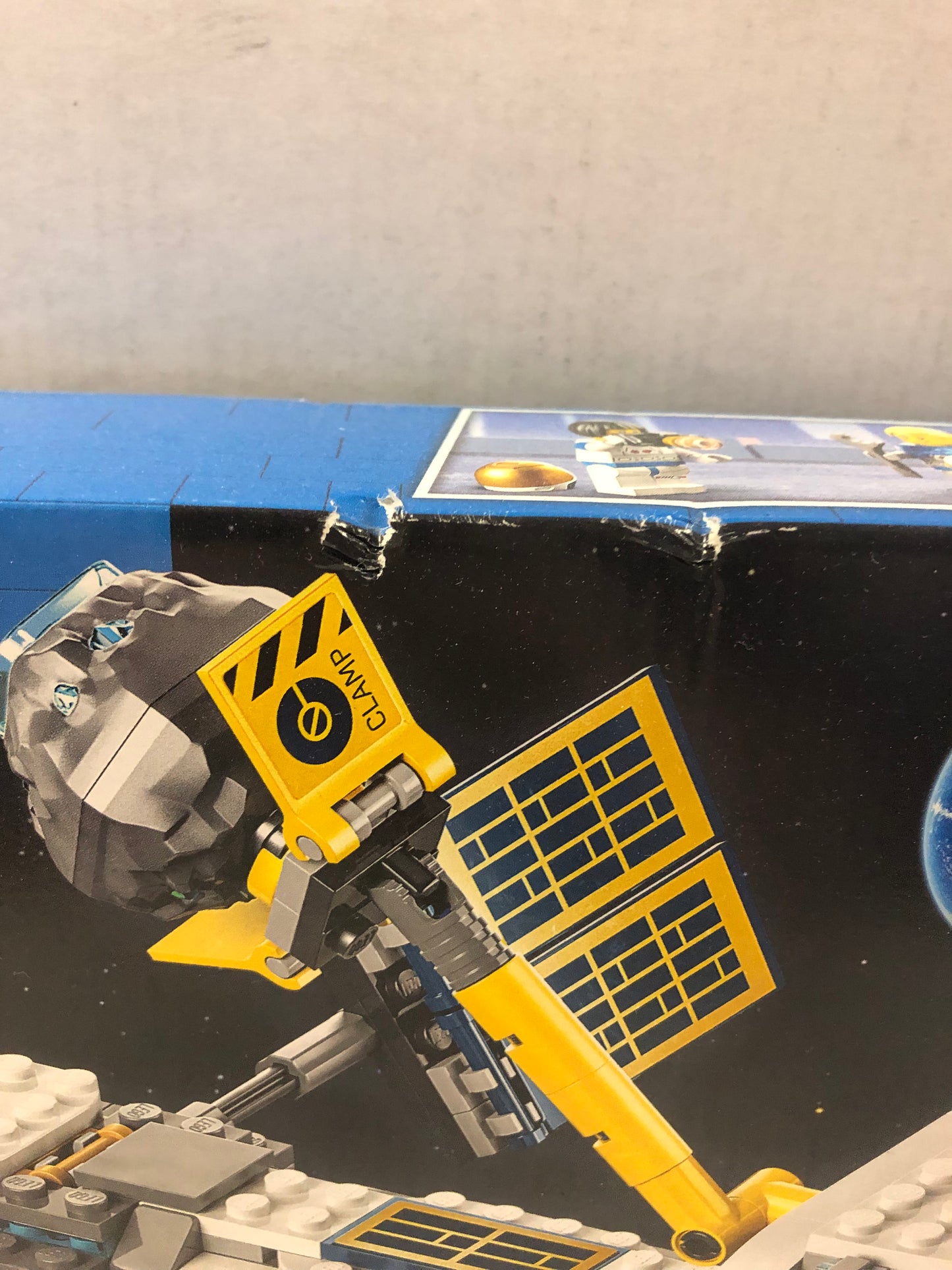 LEGO CITY SET 60349 LUNAR SPACE STATION NIB