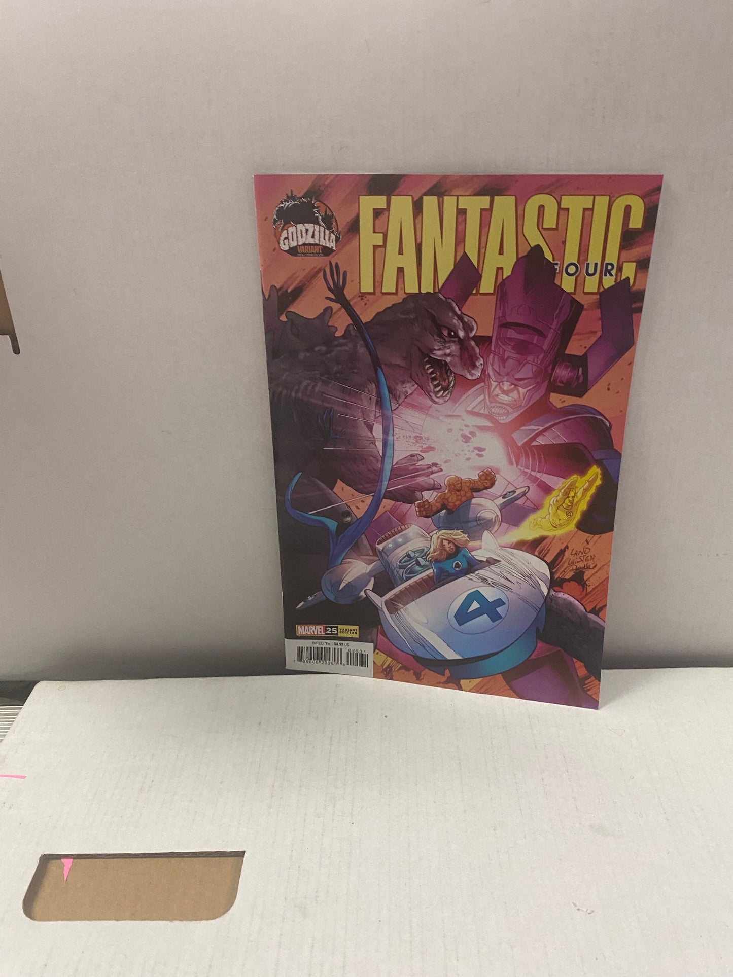 MARVEL COMICS - FANTASTIC FOUR #25 GODZILLA VARIANT!