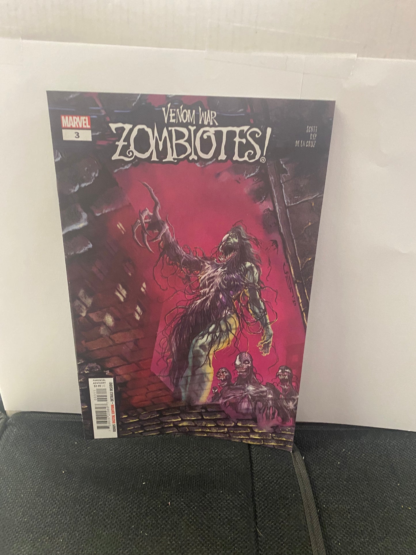 MARVEL COMICS VENOM WAR ZOMBIOTES #3