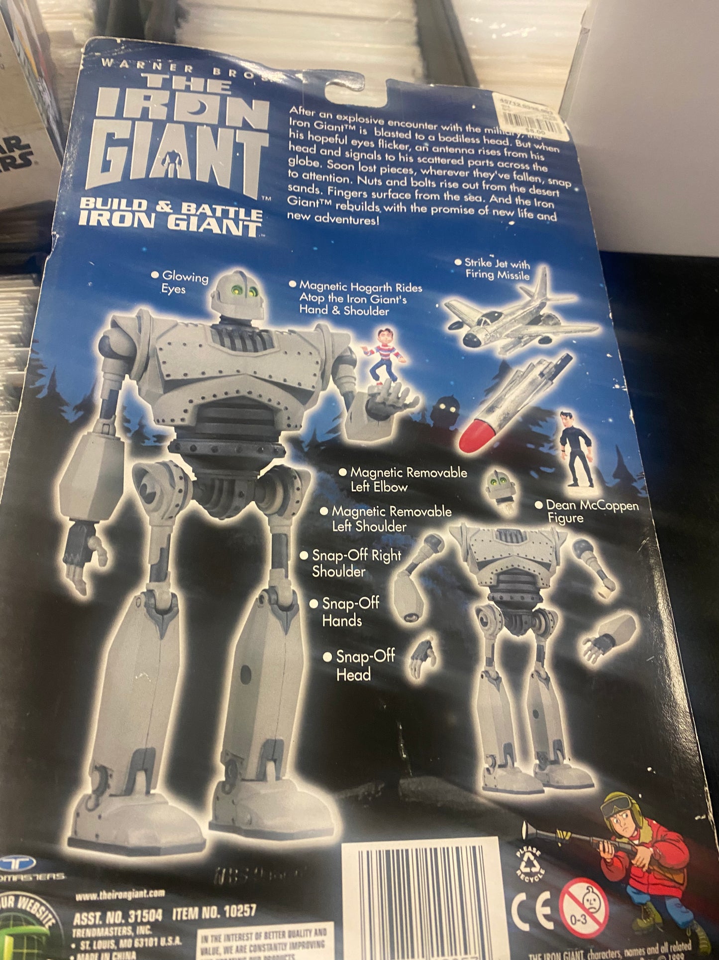 TRENDMASTERS BUILD AND BATTLE IRON GIANT