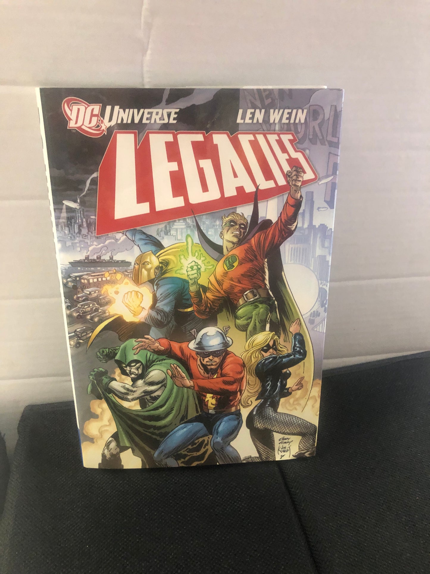 DC COMICS DC UNIVERSE LEGACIES (2011)