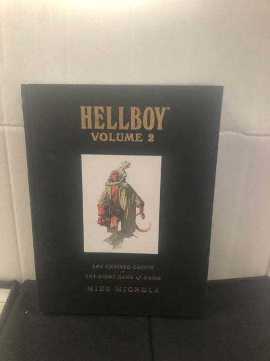 DARK HORSE COMICS HELLBOY  VOLUME TWO THE CHAINED COFFIN AND THE RIGHT HAND OF DOOM (2008)