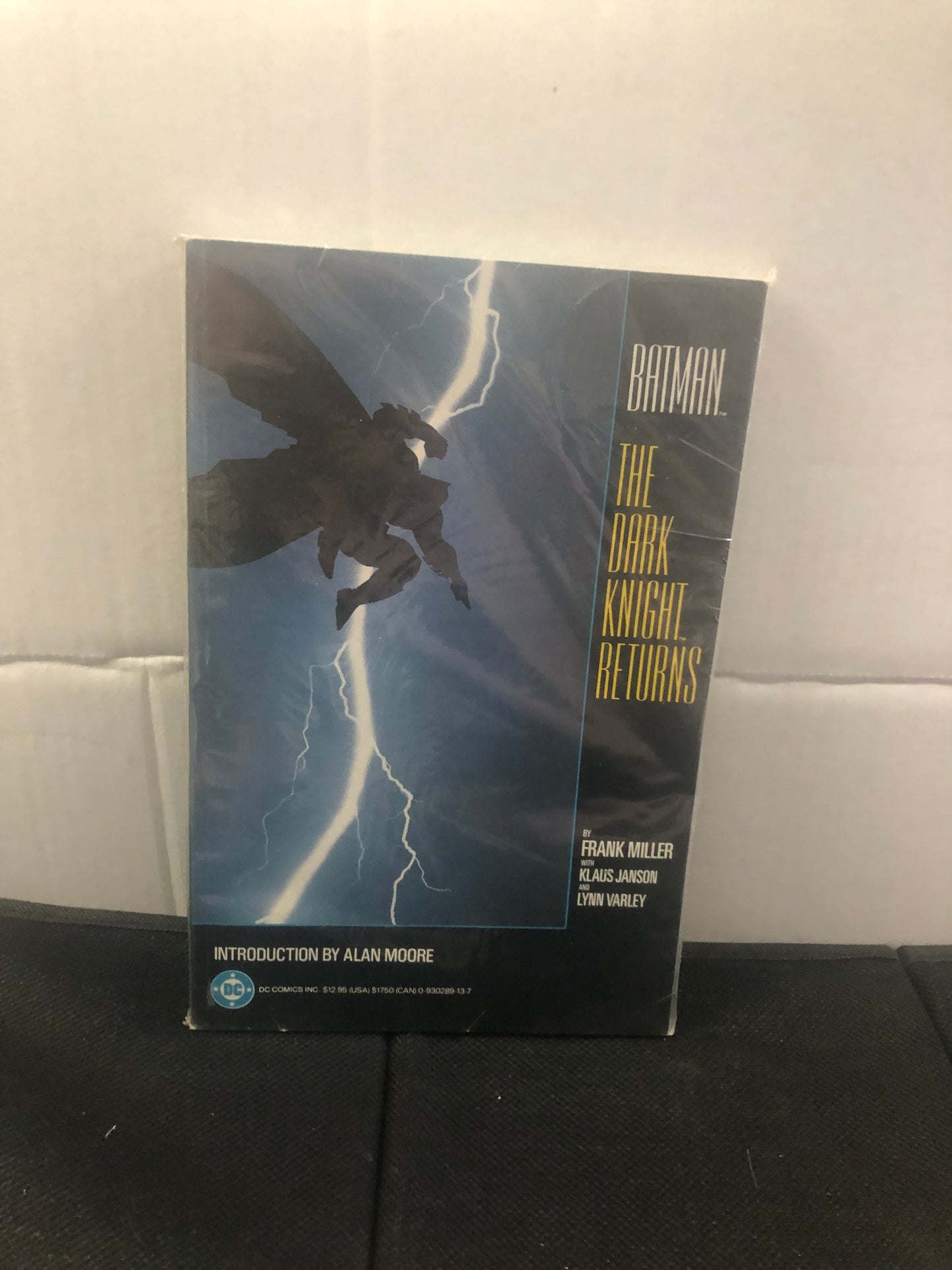 DC COMICS BATMAN THE DARK KNIGHT RETURNS TRADE (1986)