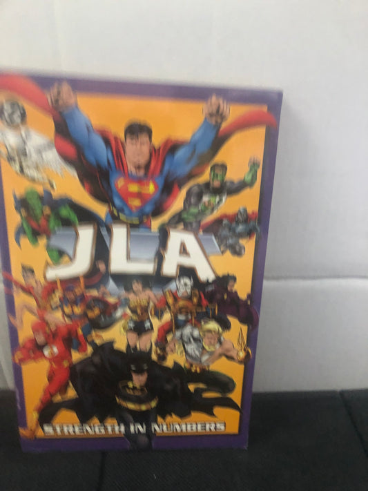 DC COMICS JLA STRENGTH IN NUMBERS (1998)