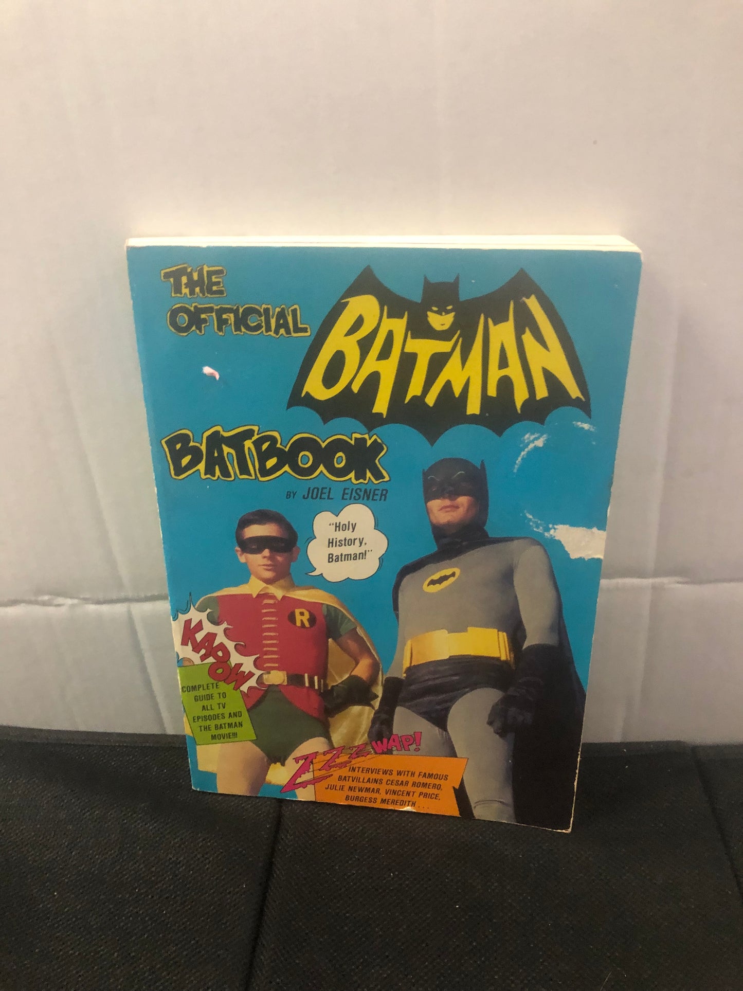 DC COMICS THE OFFICIAL BATMAN BATBOOK (1986)