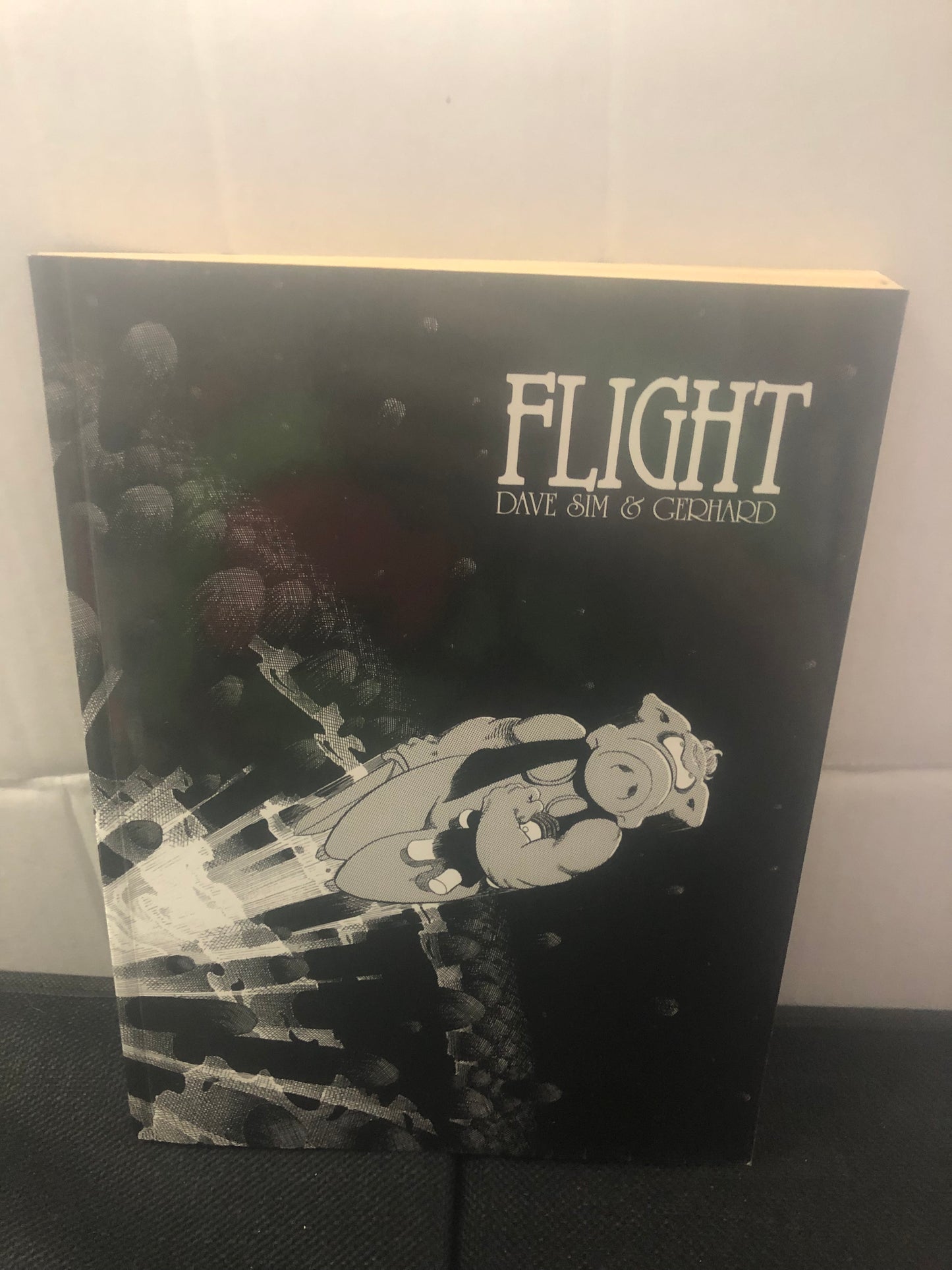 AARDVARK VANAHEIM INC FLIGHT CEREBUS BOOK SEVEN  FIFTH PRINTING (2001)