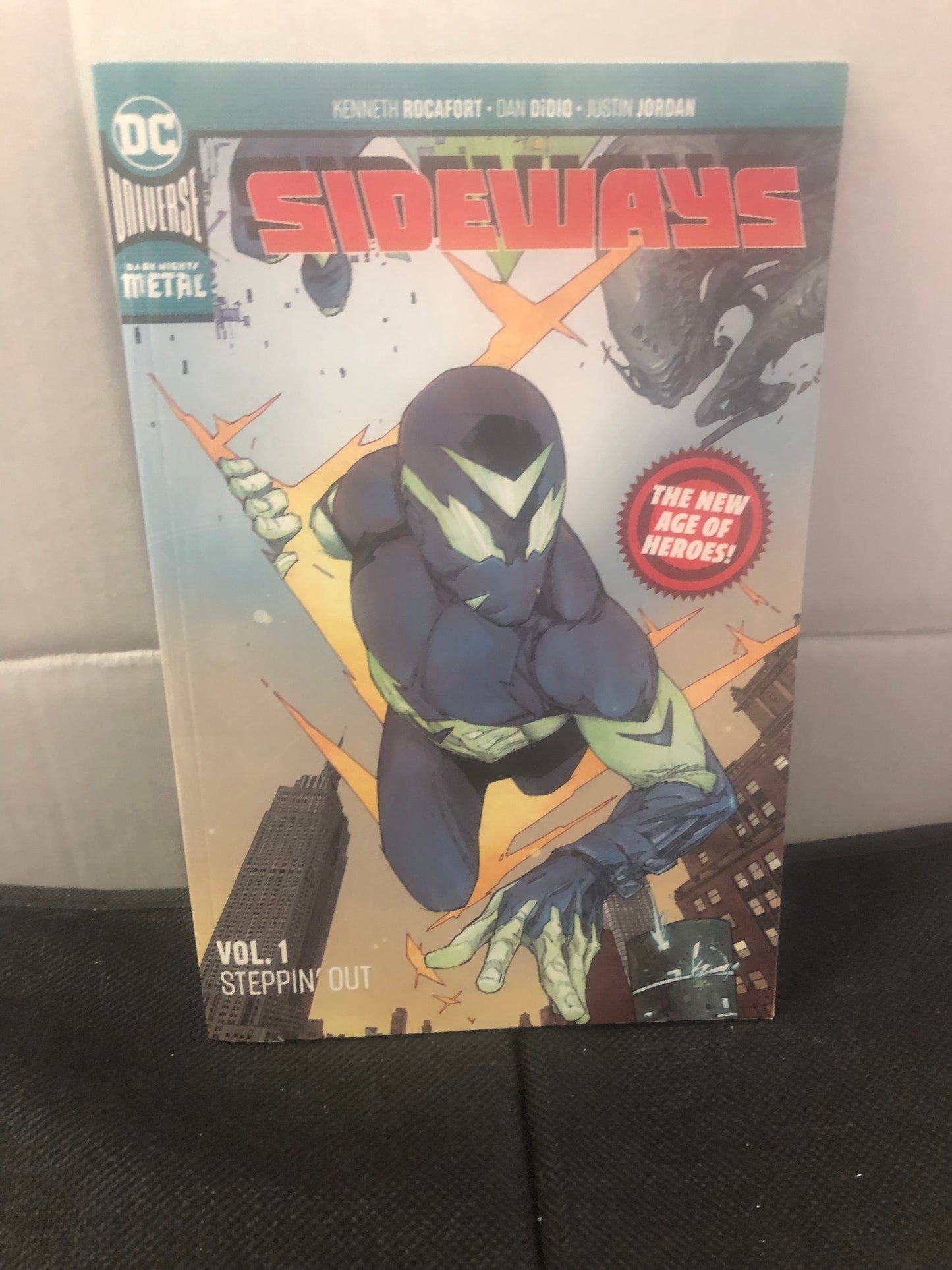 DC COMICS SODEWAYS VOLUME ONE (2018)