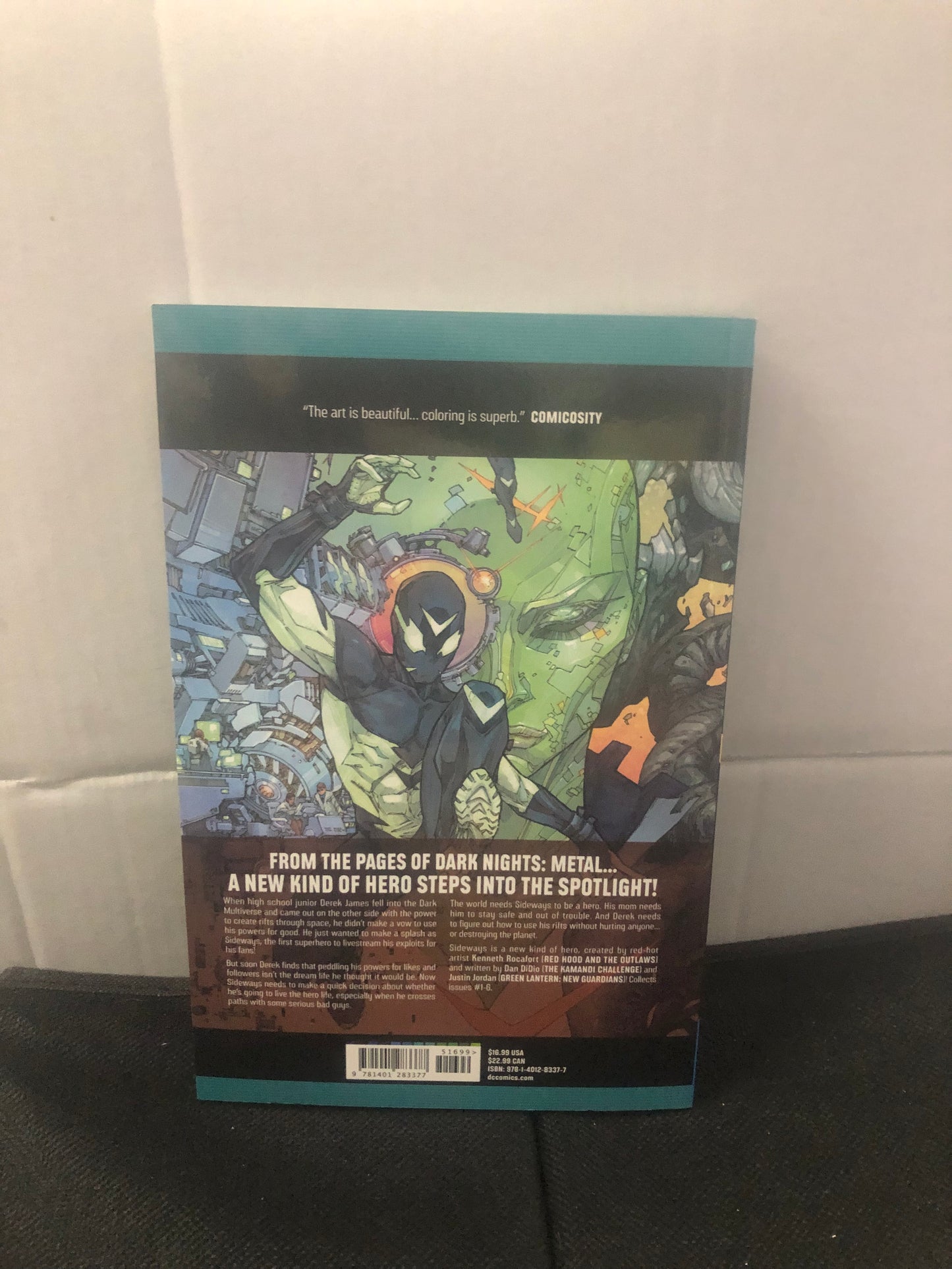 DC COMICS SODEWAYS VOLUME ONE (2018)