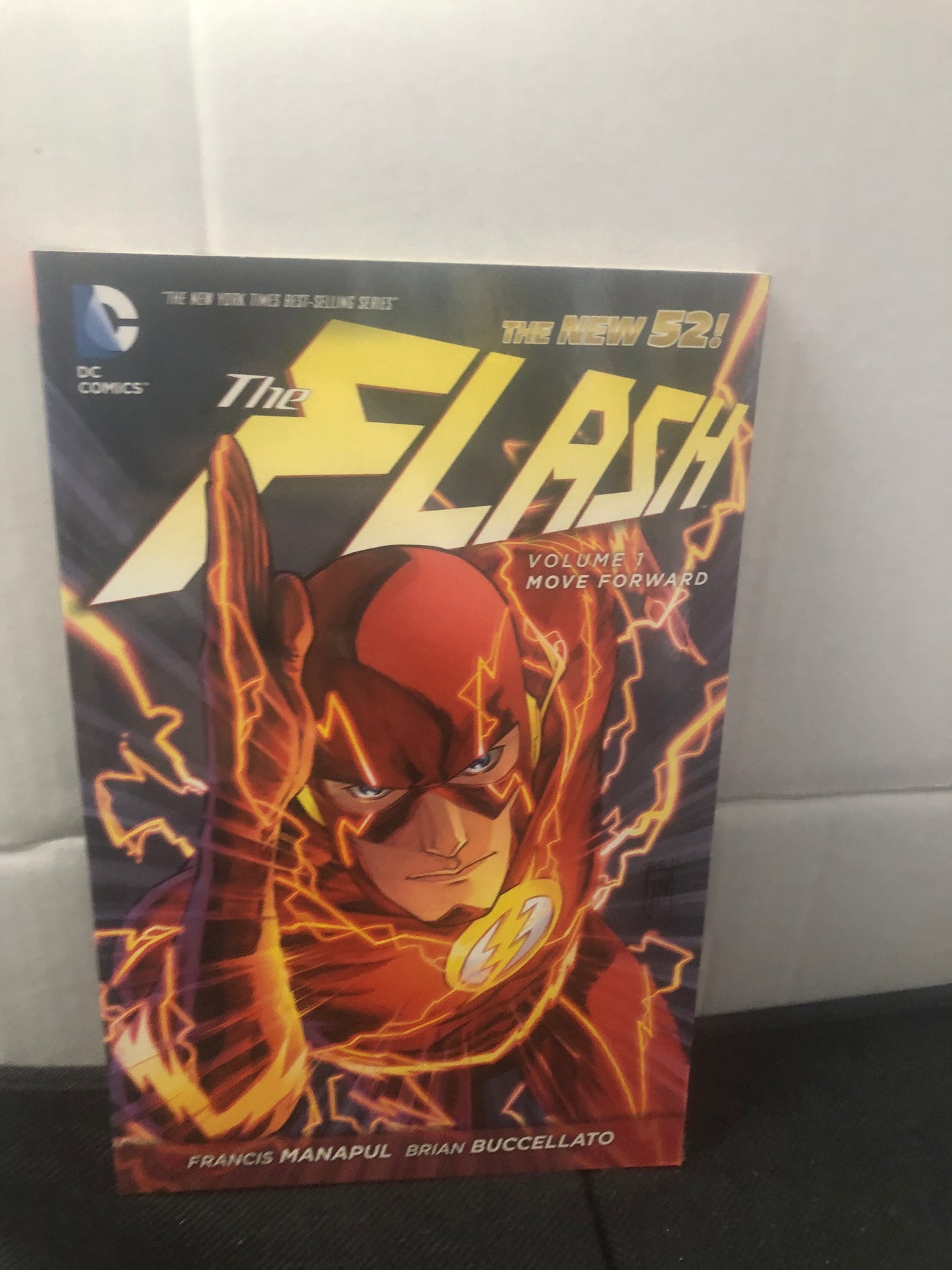 DC COMICS THE FLASH NEW 52 VOLUME ONE MOVE FORWARD FIFTH PRINTING (2015)