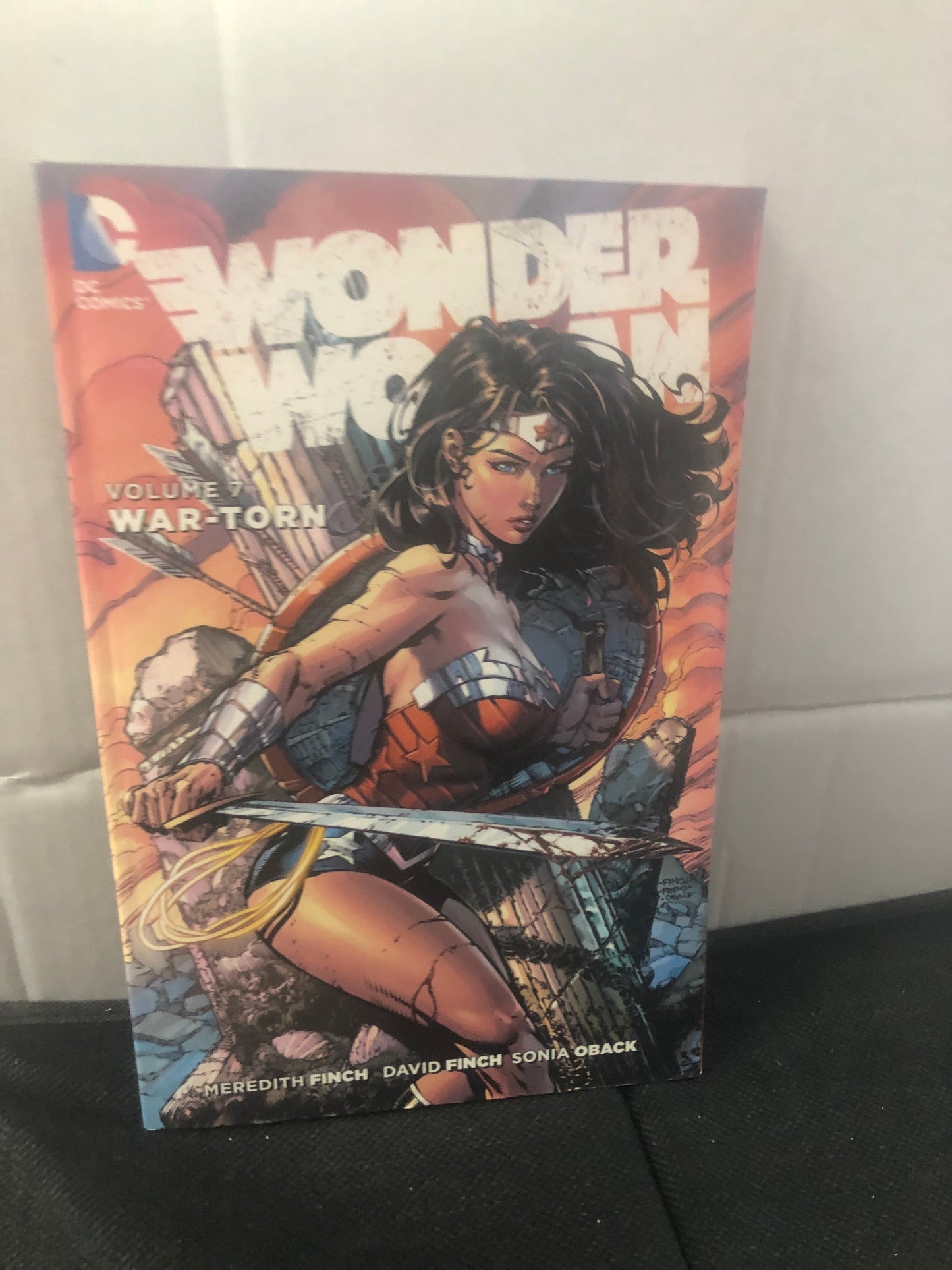 DC COMICS WONDER WOMAN VOLUME SEVEN WAR-TORN (2016)