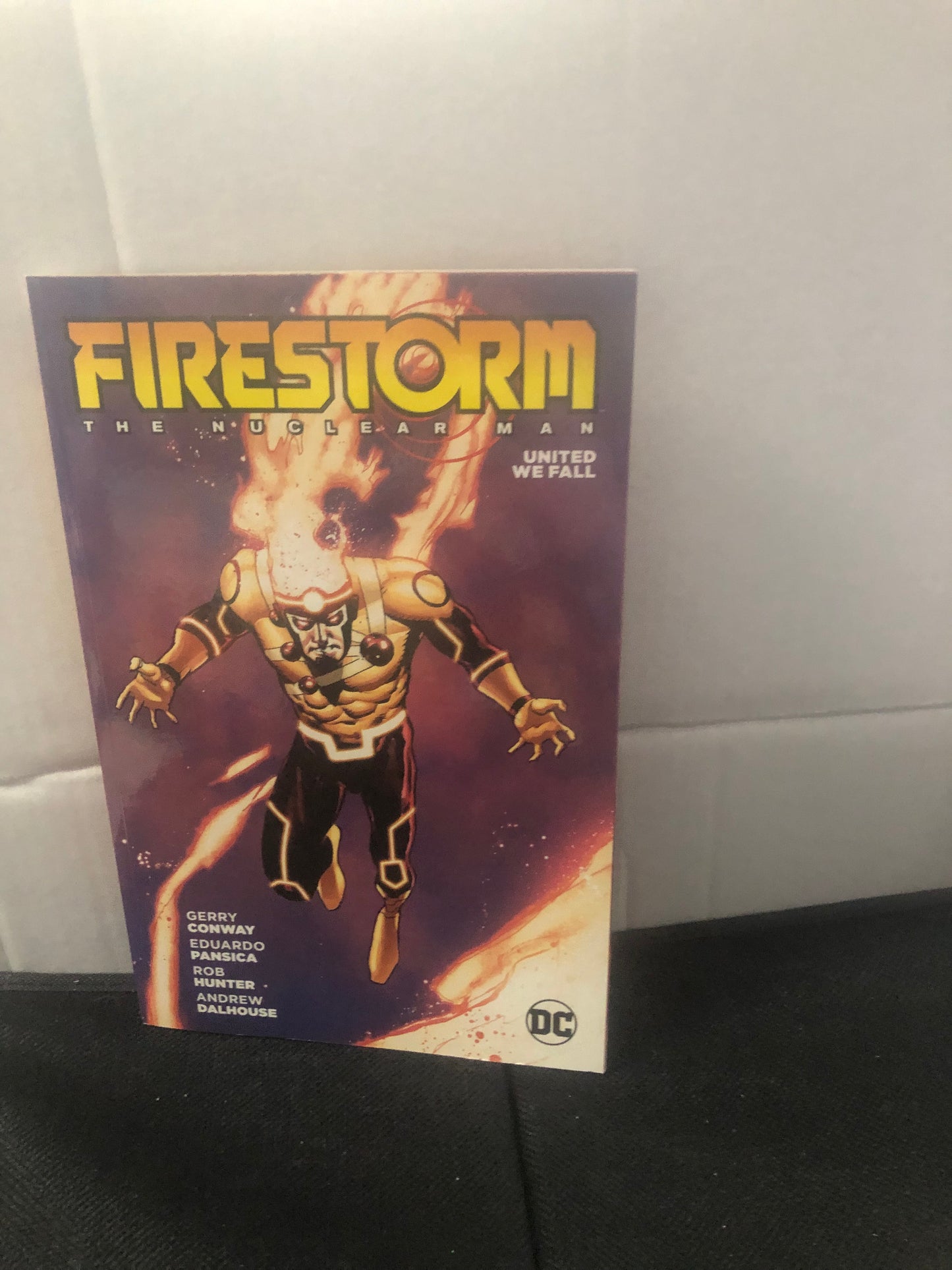 DC COMICS FIRESTORM THE NUCLEAR MAN UNITED WE FALL (2016)