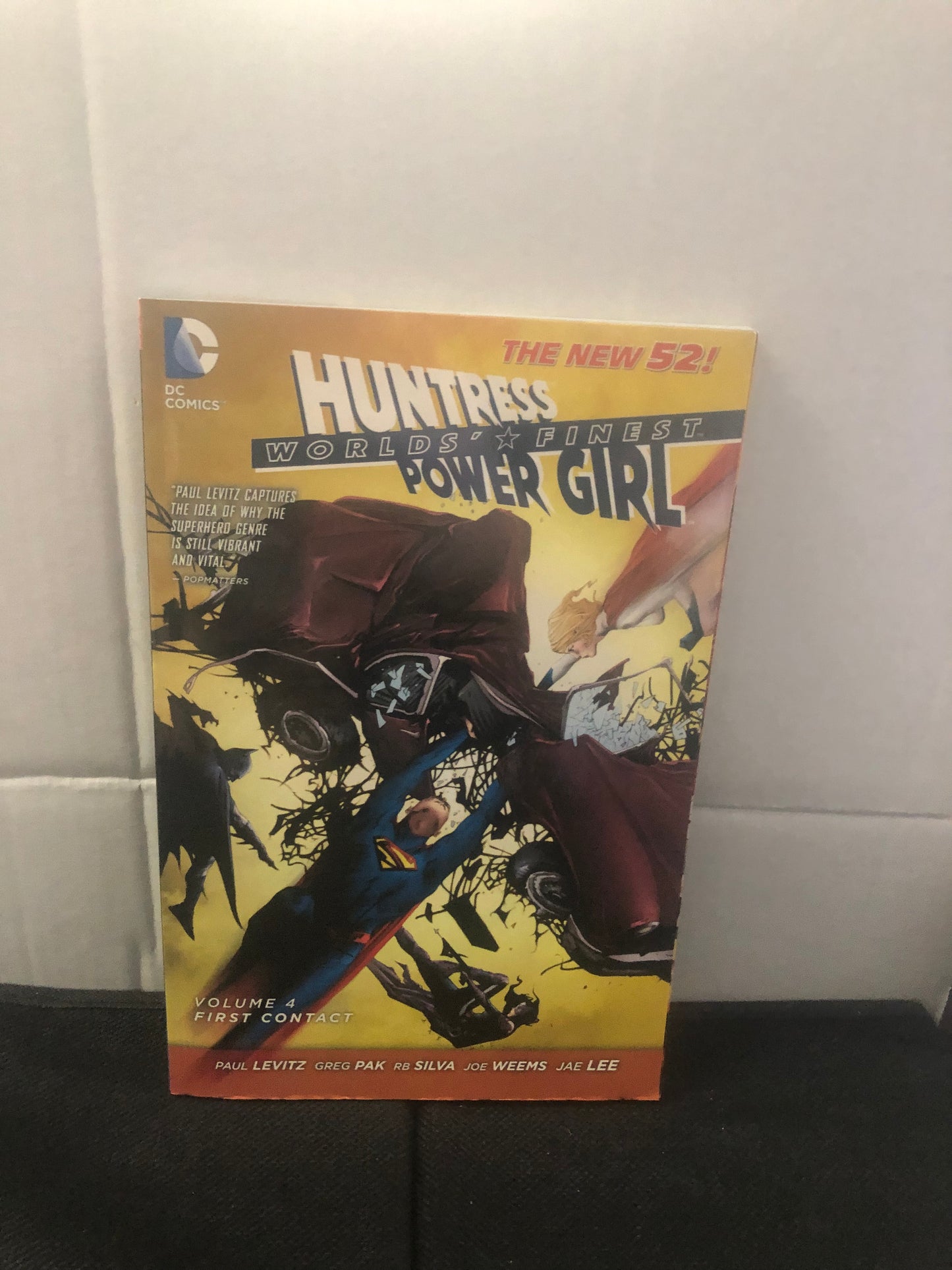 DC COMICS HUNTRESS POWERGIRL WORLDS FINEST VOLUME FOUR (2014)