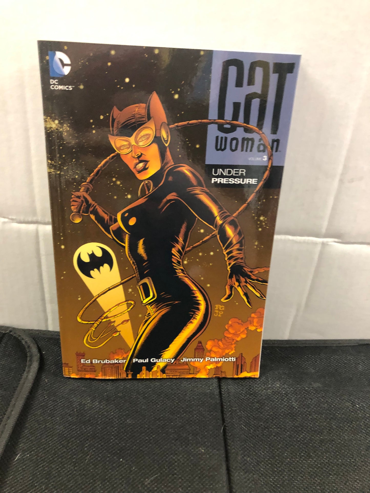 DC COMICS CATWOMAN VOLUME THREE UNDER PRESSURE (2014)