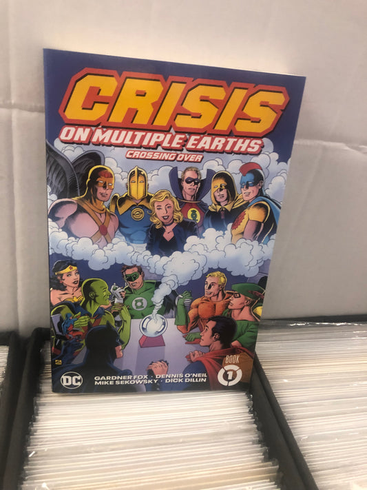 DC  COMICS CRISIS ON MULTIPLE EARTHS CROSSING OVER (2020)