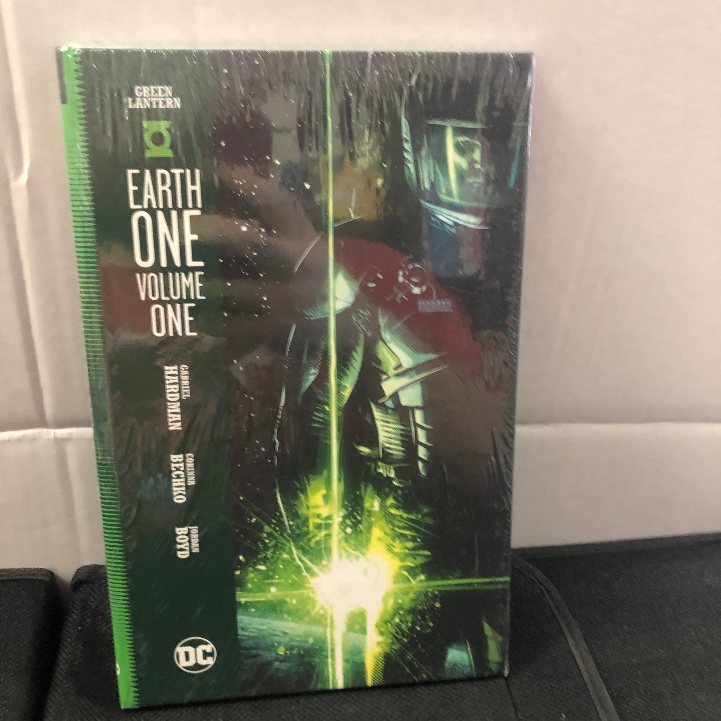 DC COMICS GREEN LANTERN EARTH ONE VOLUME ONE (2018)