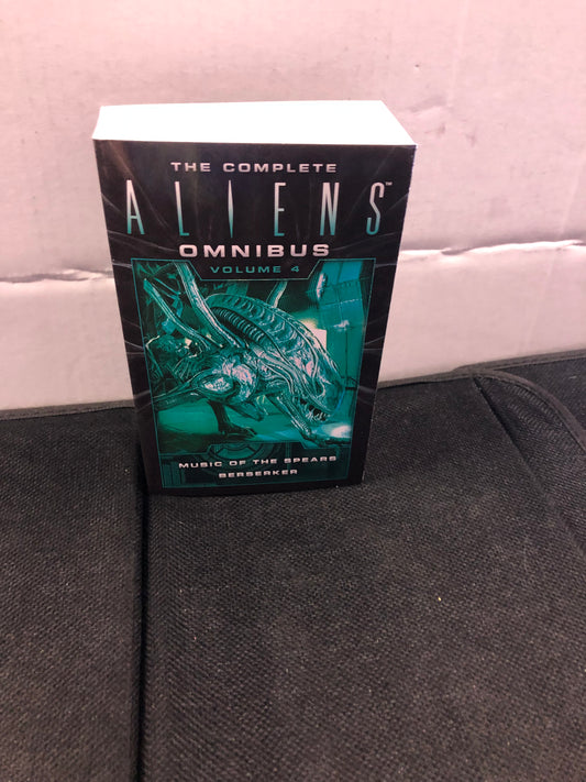 TITAN BOOKS THE COMPLETE ALIENS OMNIBUS VOLUME FOUR (2017)