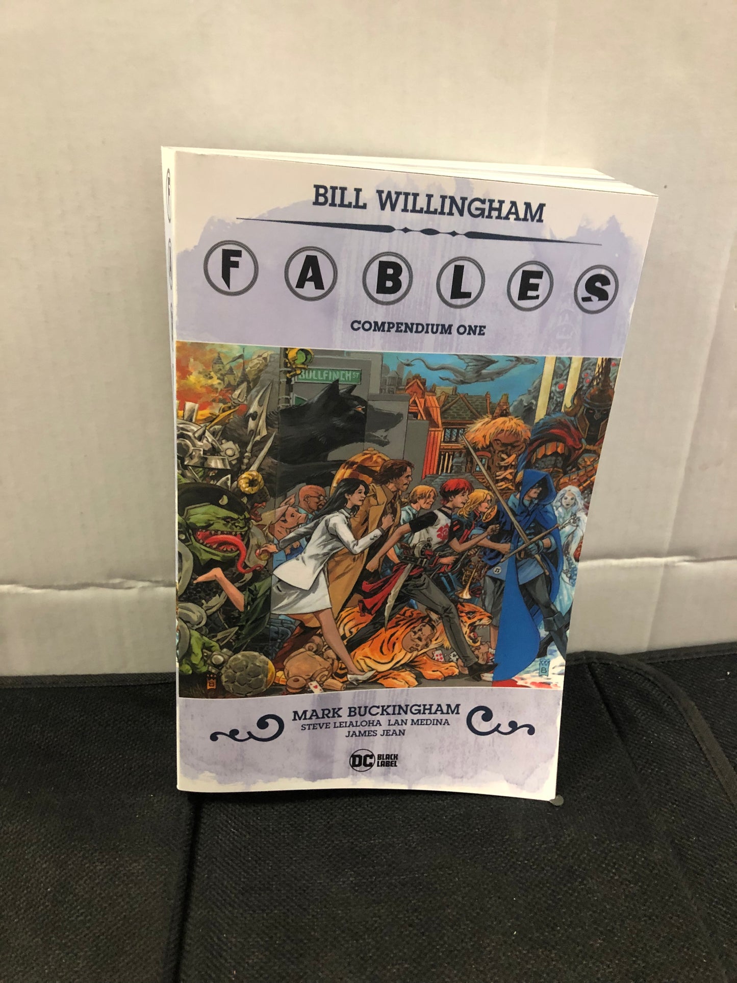 DC COMICS FABLES COMPENDIUM ONE THIRD PRINTING (2022)