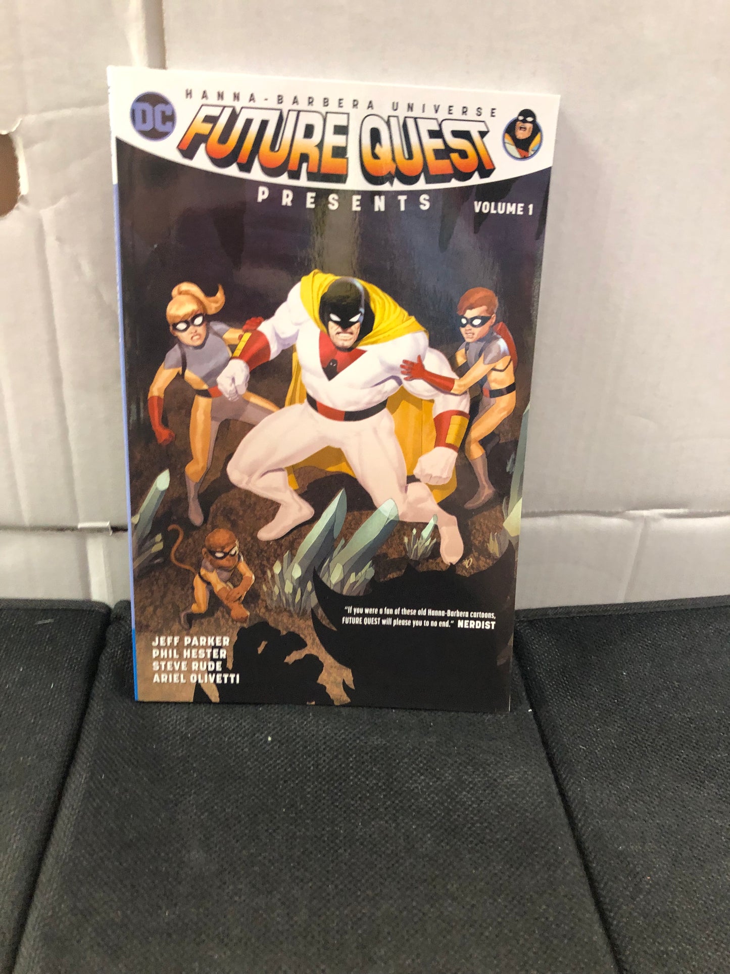 DC COMICS FUTURE QUEST PRESENTS VOLUME ONE (2018)