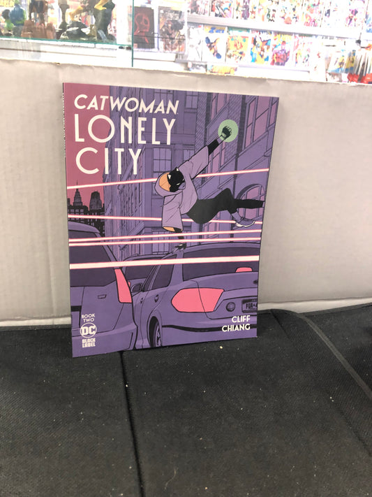 DC BLACK LABEL CATWOMAN LONELY CITY BOOK TWO