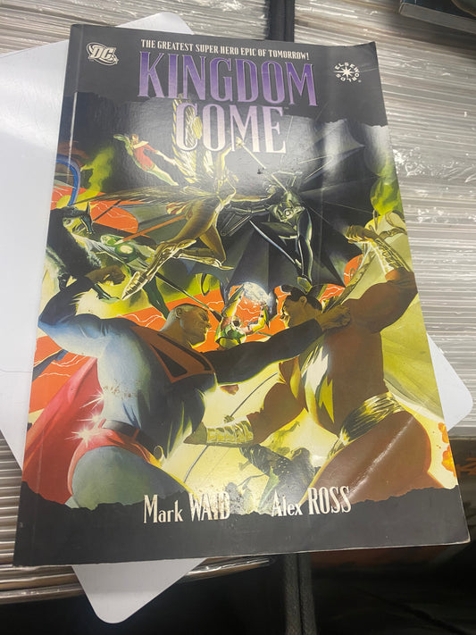 DC COMICS KINGDOM COME SOFTCOVER