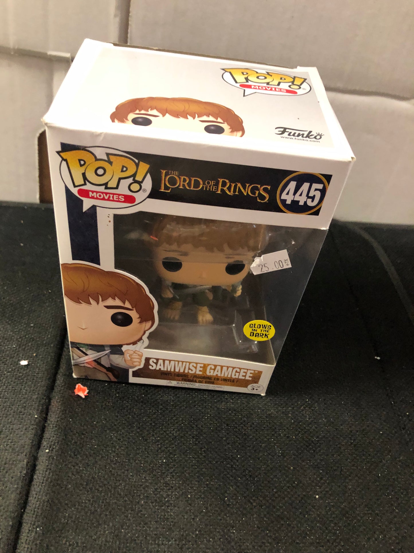 FUNKO POP POP MOVIES LORD OF THE RINGS #445 SAMWISE GAMGEE  GLOW IN  THE DARK GOOD CONDITION SLIGHT DAMAGE ON FRONT OF  BOX