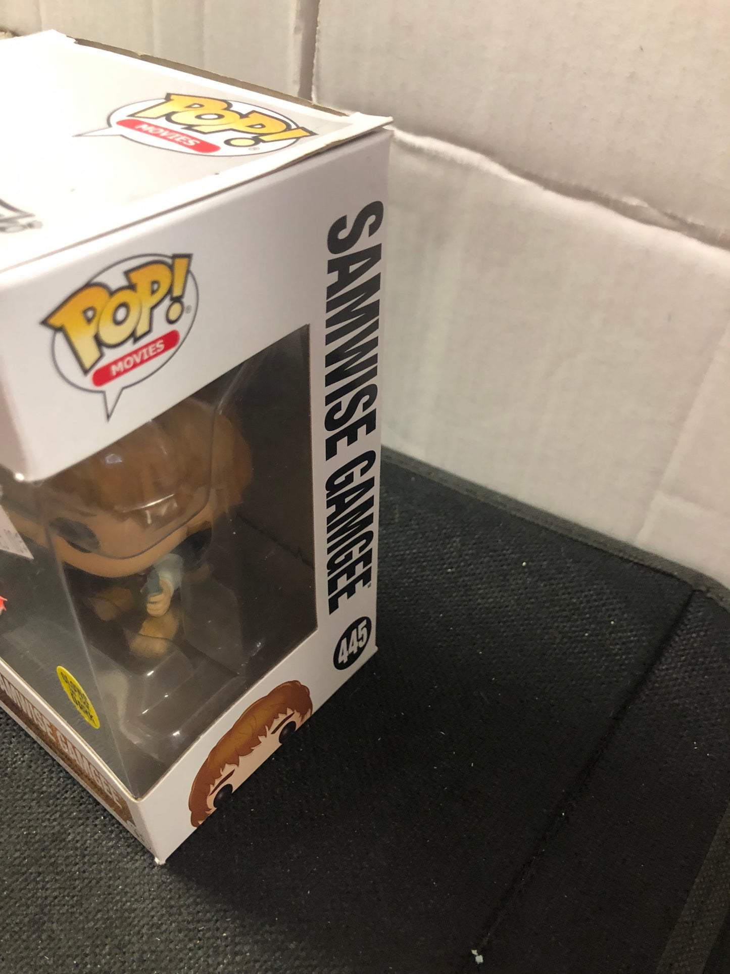 FUNKO POP POP MOVIES LORD OF THE RINGS #445 SAMWISE GAMGEE  GLOW IN  THE DARK GOOD CONDITION SLIGHT DAMAGE ON FRONT OF  BOX