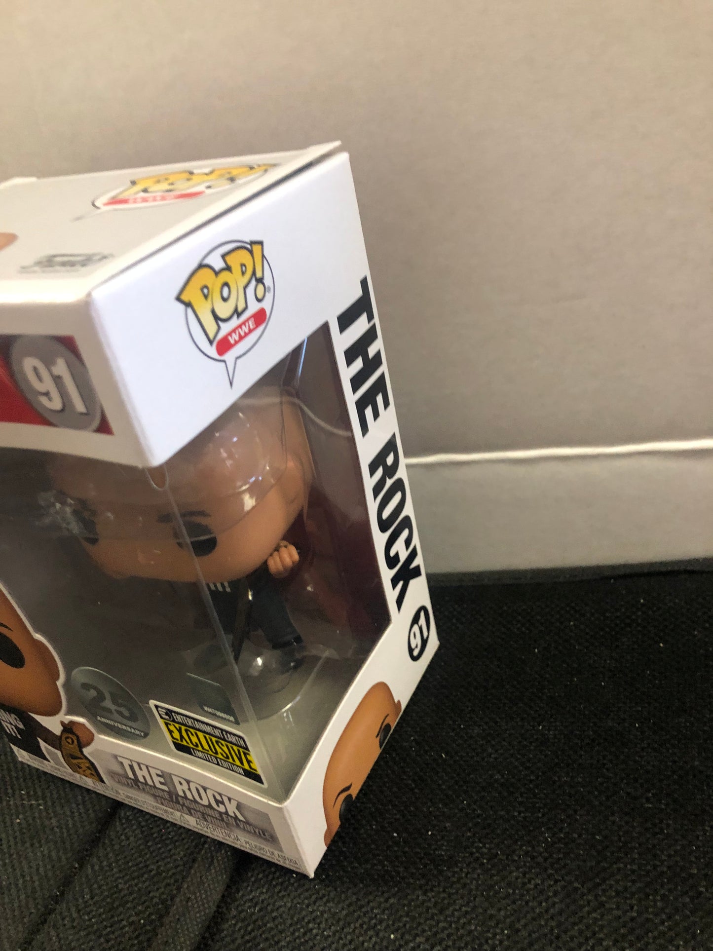 FUNKO POP POP WWE #91 THE ROCK ENTERTAINMENT EARTH EXCLUSIVE GOOD CONDITION