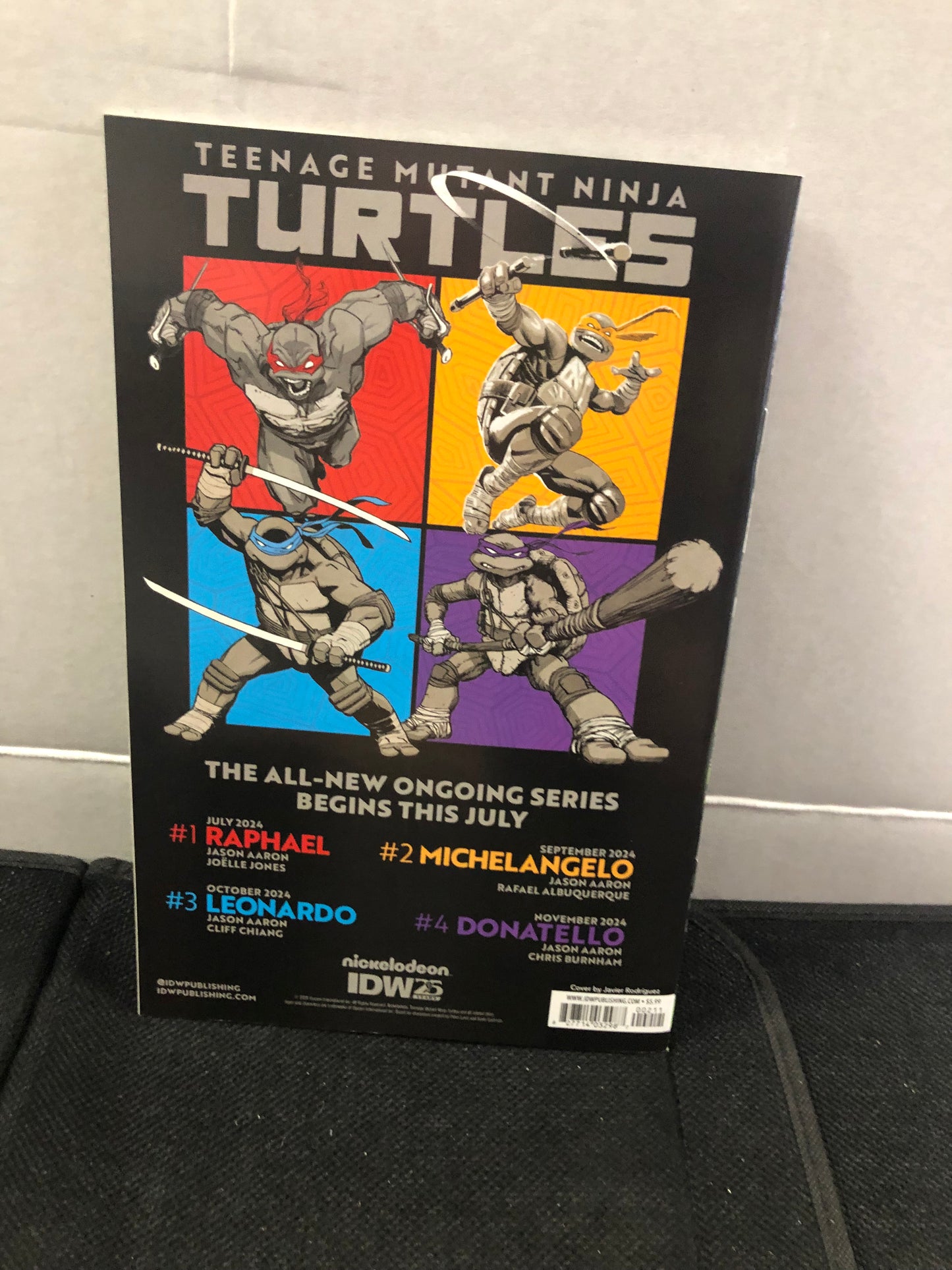 IDW PUBLISHING TEENAGE MUTANT NINJA TURTLES BLACK WHITE AND GREEN 2