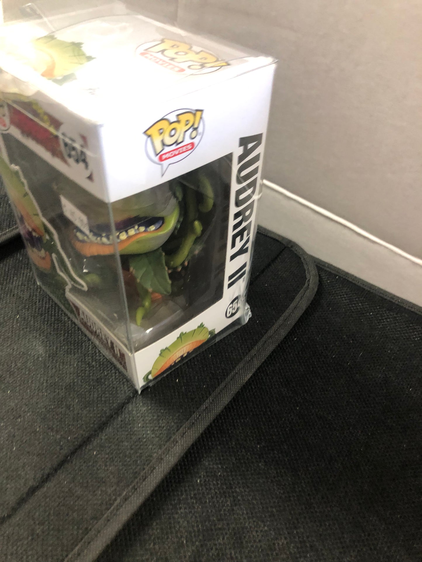 FUNKO POP POP MOVIES LITTLE SHOP OF HORRORS # 654 AUDREY II GOOD CONDITION ONE SMALL BOX DENT ON BACK OF BOX