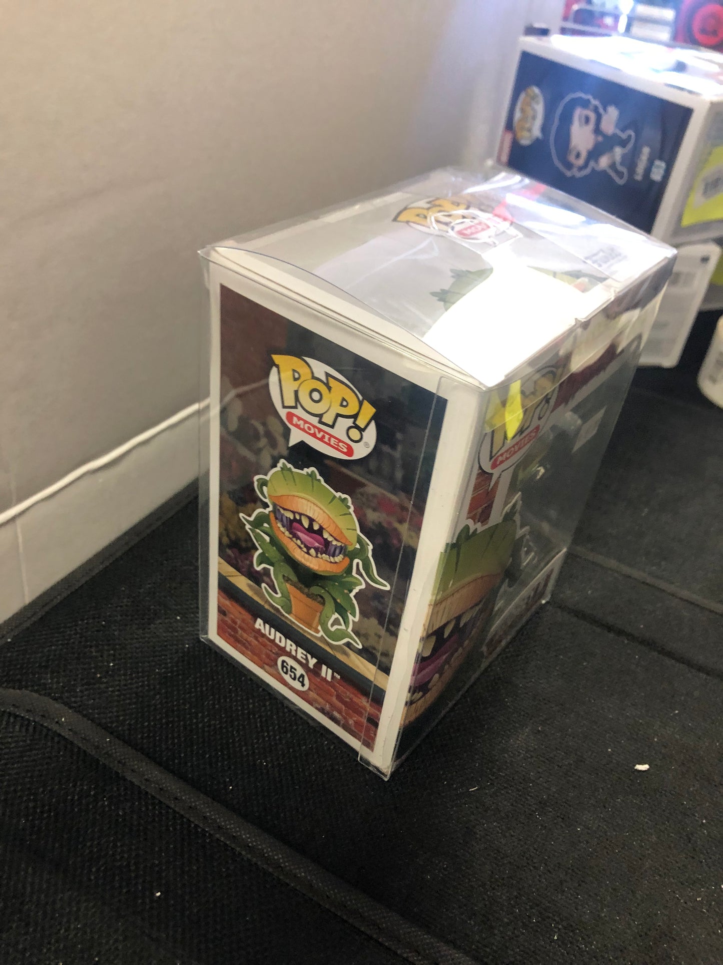 FUNKO POP POP MOVIES LITTLE SHOP OF HORRORS # 654 AUDREY II GOOD CONDITION ONE SMALL BOX DENT ON BACK OF BOX